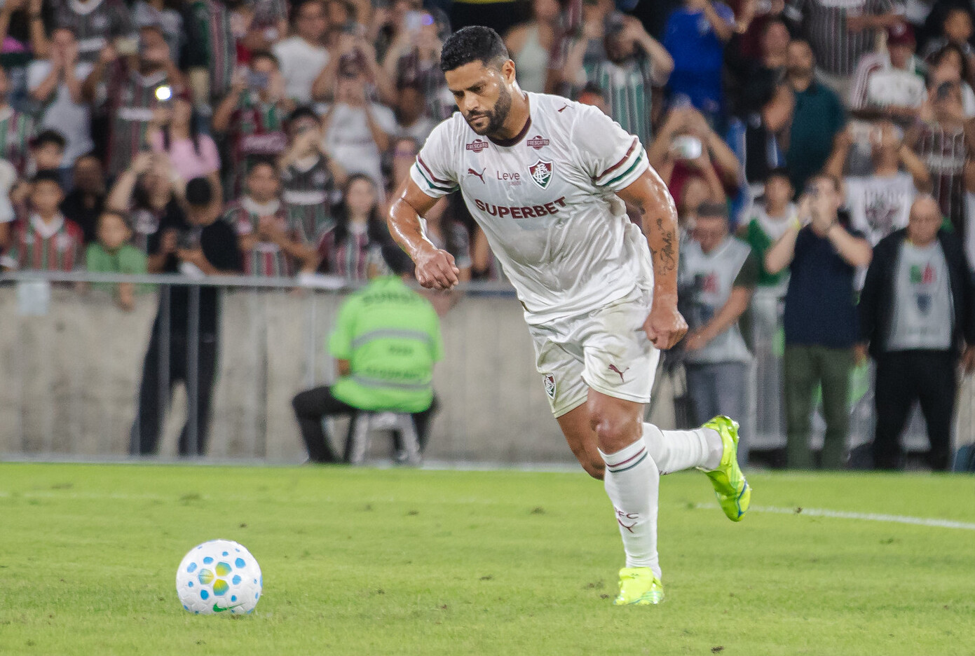 Hulk marca seu primeiro pelo Fluminense, e o tricolor vence o Bahia em amistoso