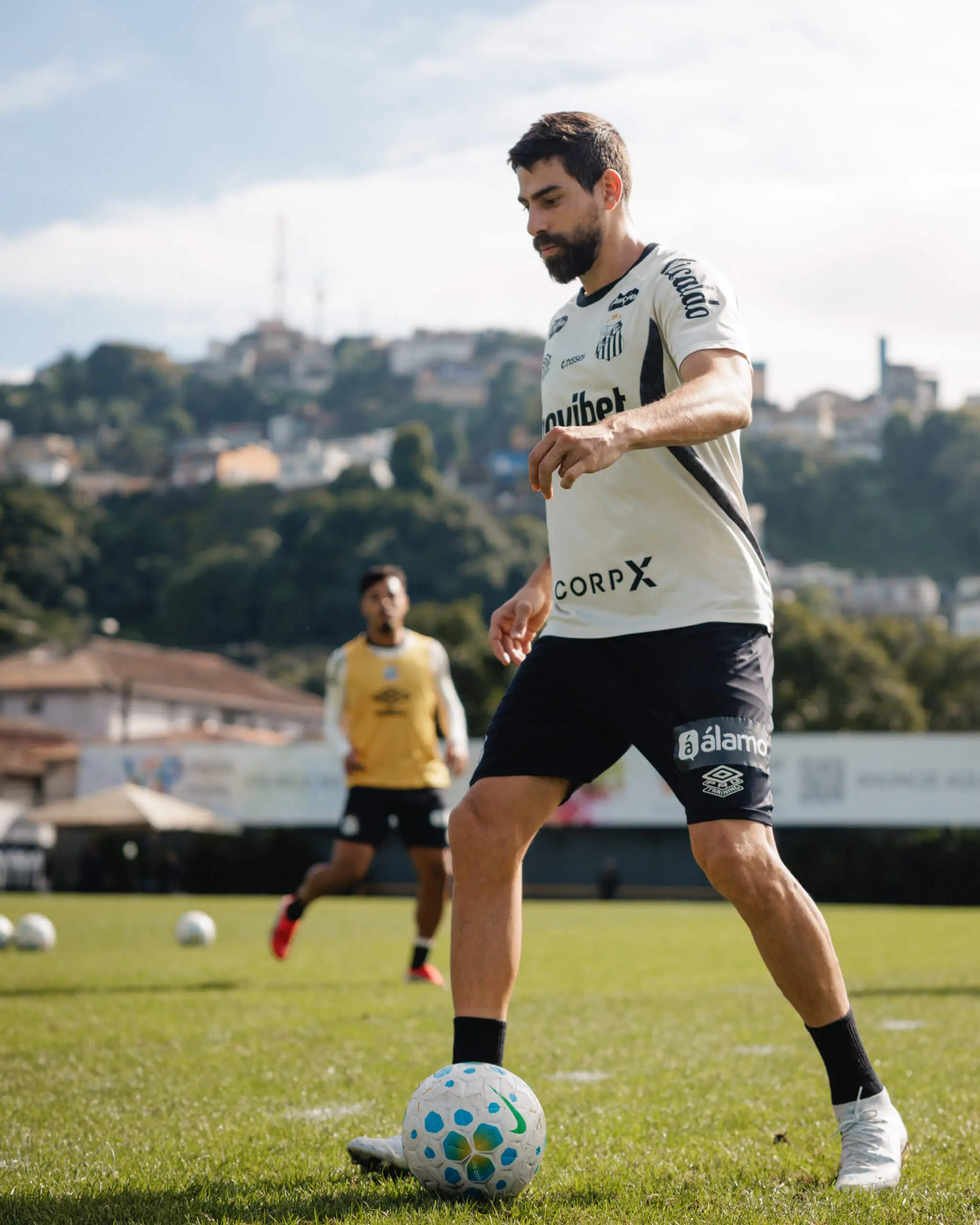 Luan Peres exalta intertemporada e vê Santos pronto para enfrentar o Botafogo