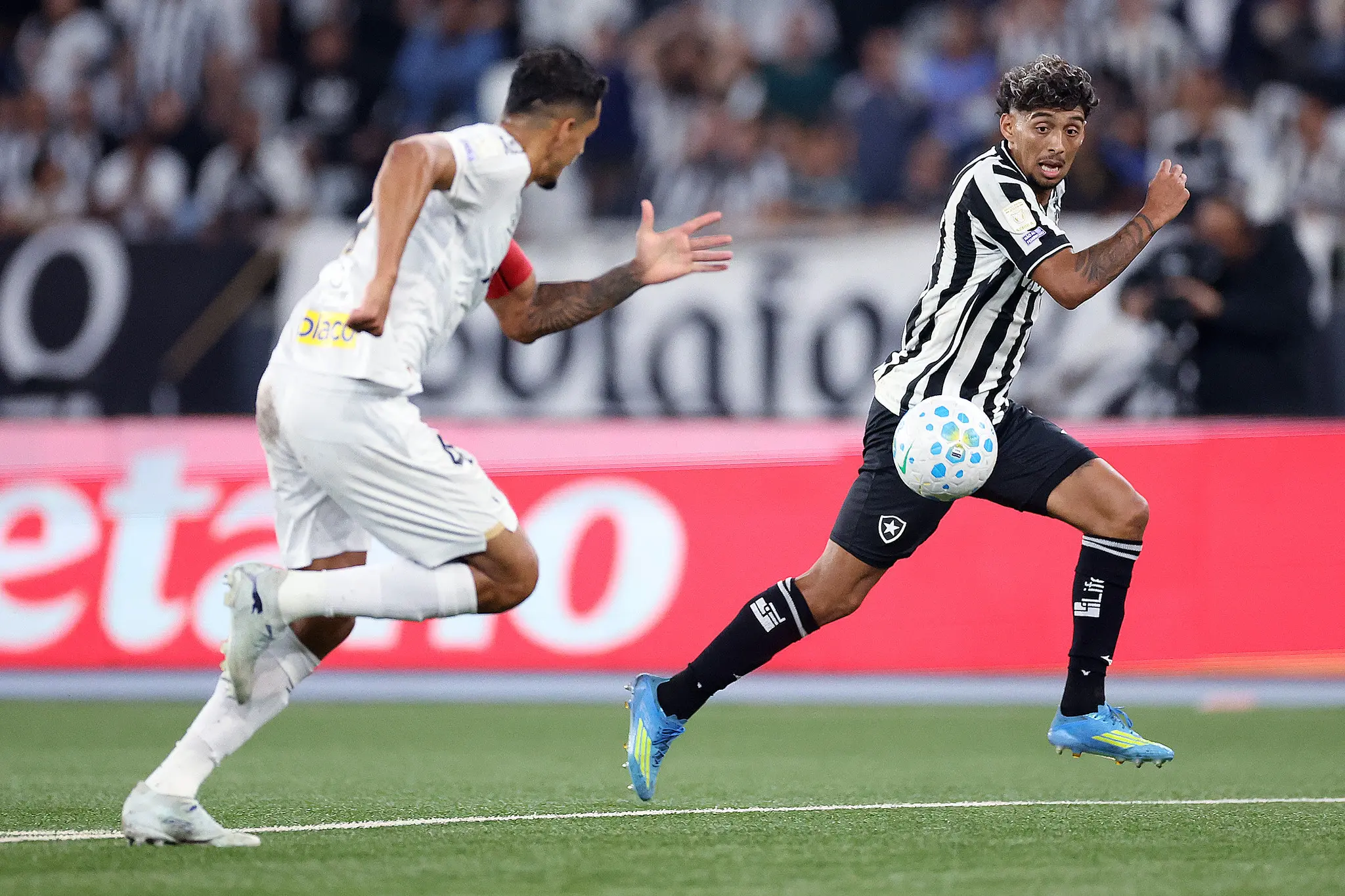 Lucas Veríssimo lamenta derrota do Santos e cobra eficiência: "Precisamos matar o jogo"