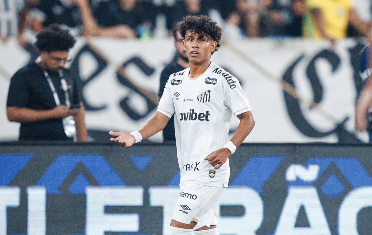 Joia da base Nadson volta a ganhar espaço no Santos com Cuca