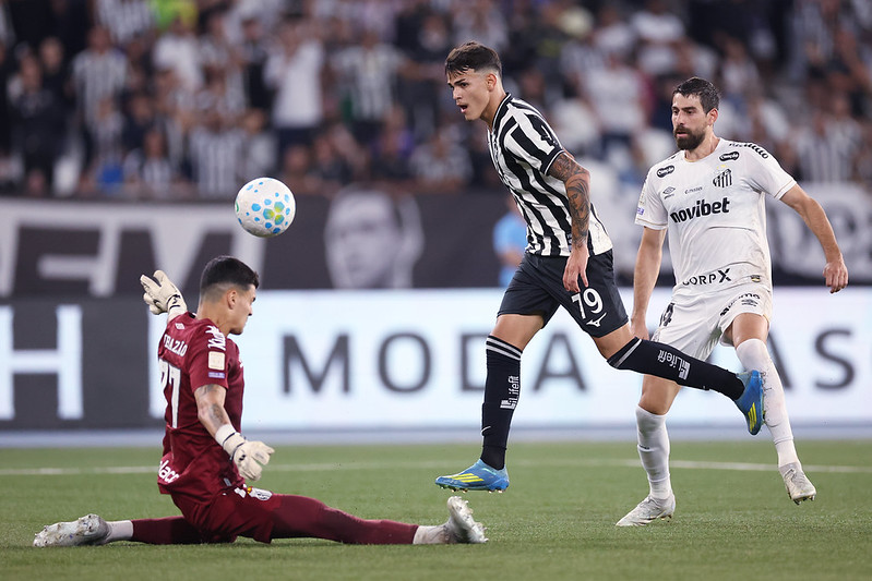 Santos sofre gol no último minuto, perde do Botafogo e se aproxima do Z4 do Brasileirão