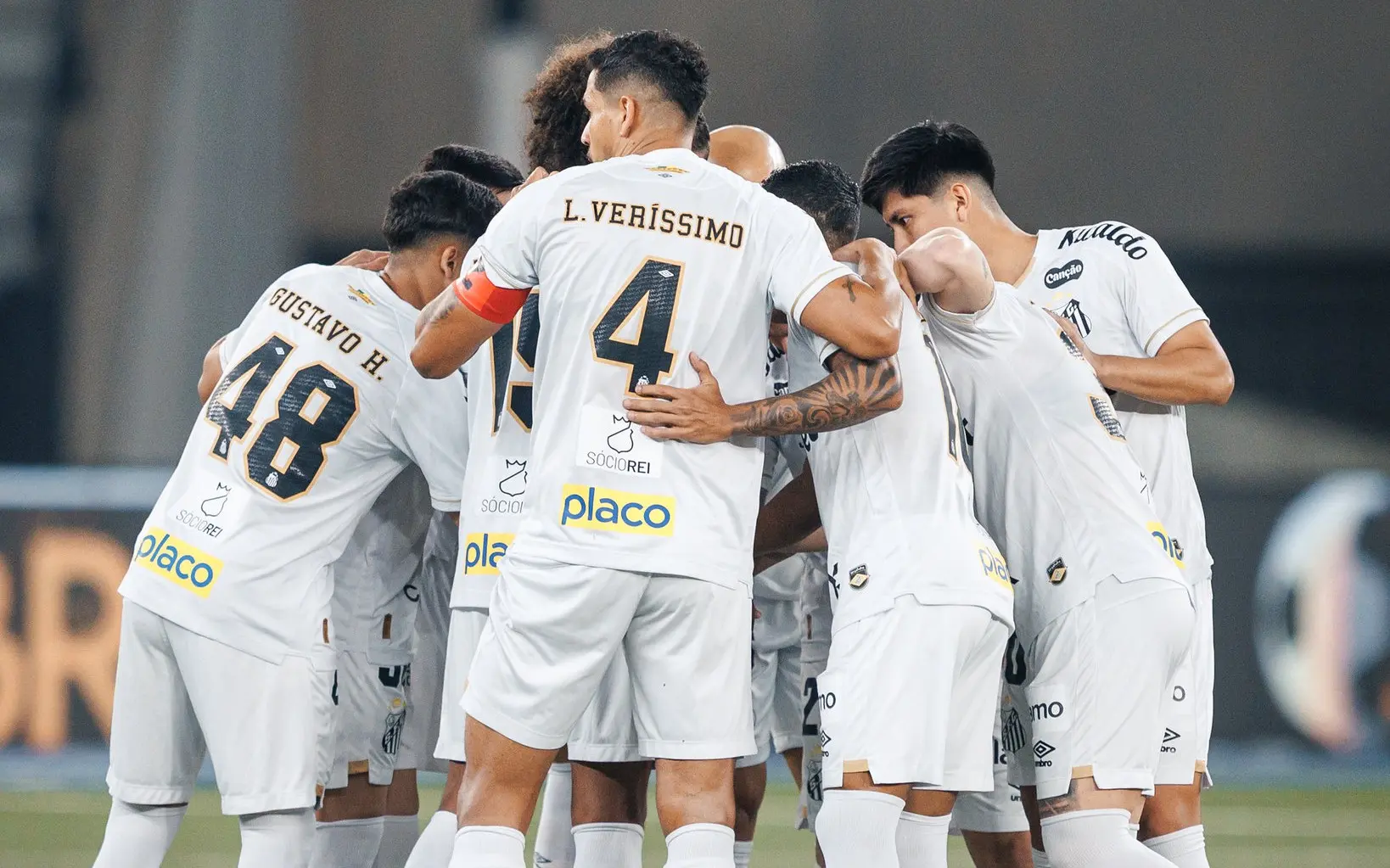 Atuações do Santos: defesa compromete e ataque desperdiça chances contra o Botafogo