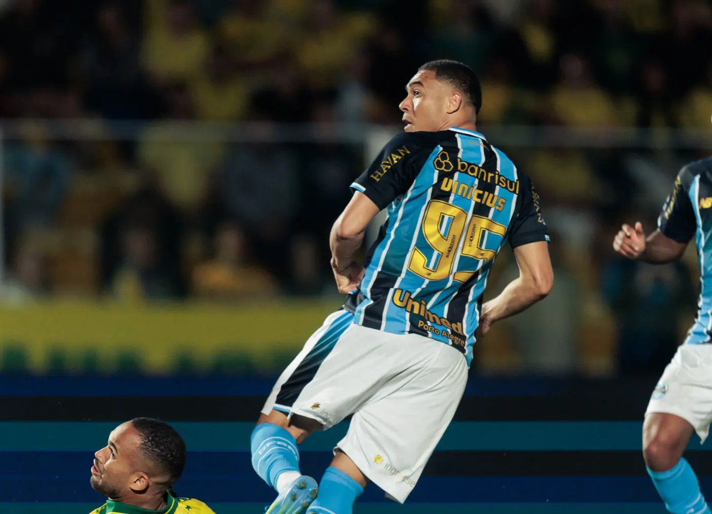 Carlos Vinícius desabafa após derrota do Grêmio: "Estamos sem confiança"