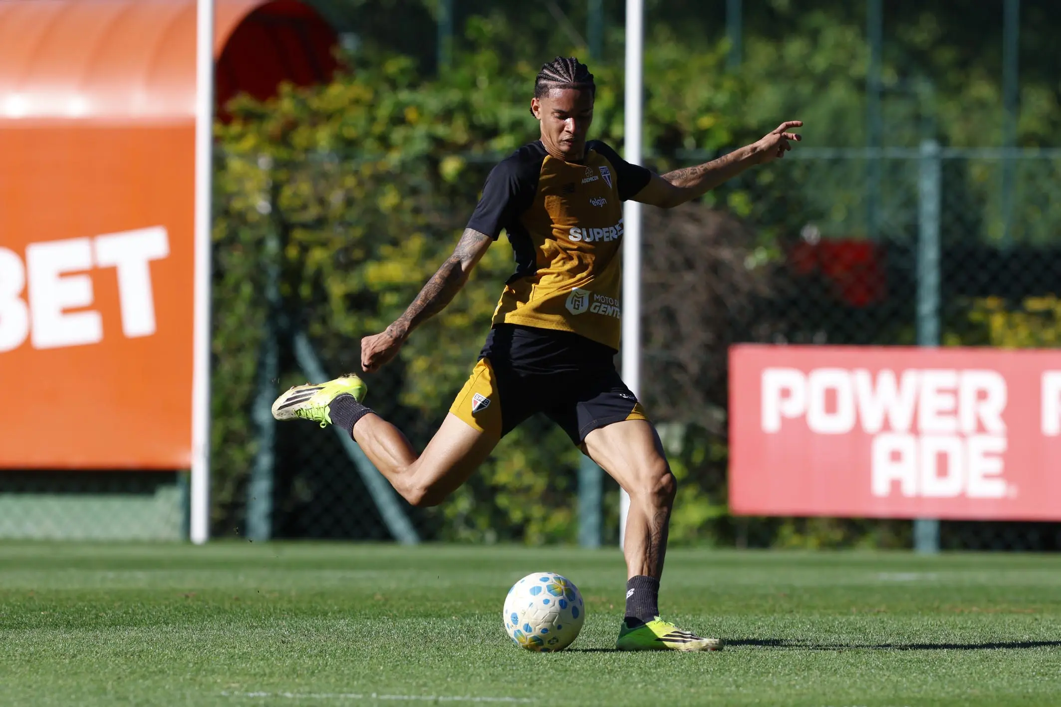 Com Newton, São Paulo realiza dois jogos-treino de olho em retorno pelo Brasileirão