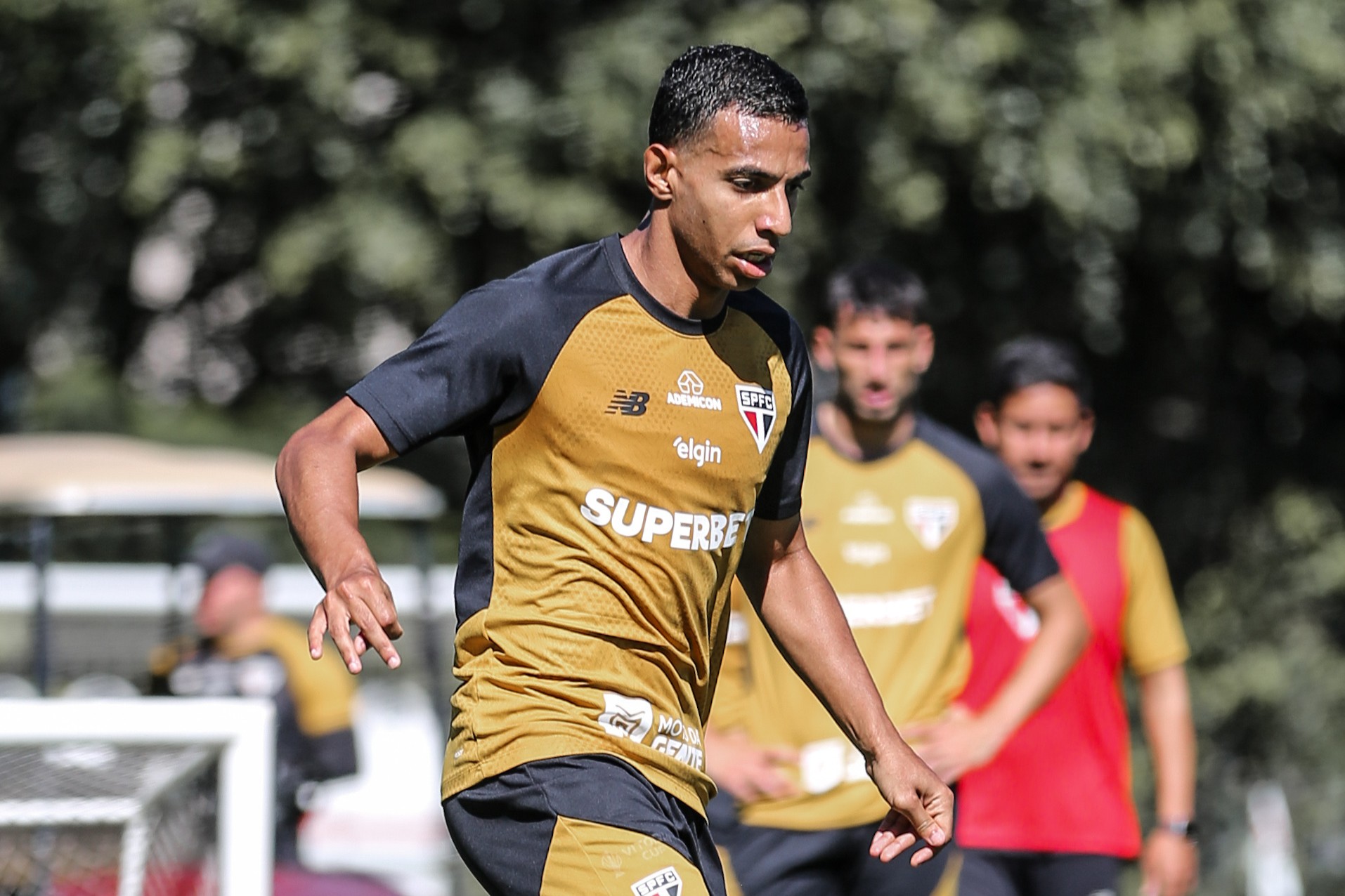 São Paulo deve ter dois reforços disponíveis contra o Athletico-PR