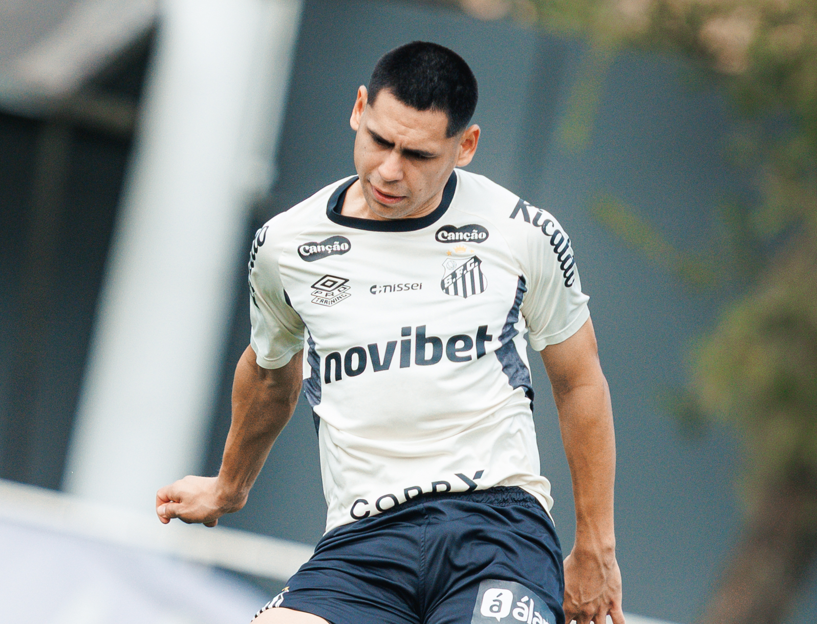 Caballero é registrado no BID e pode reforçar o Santos na sequência da temporada