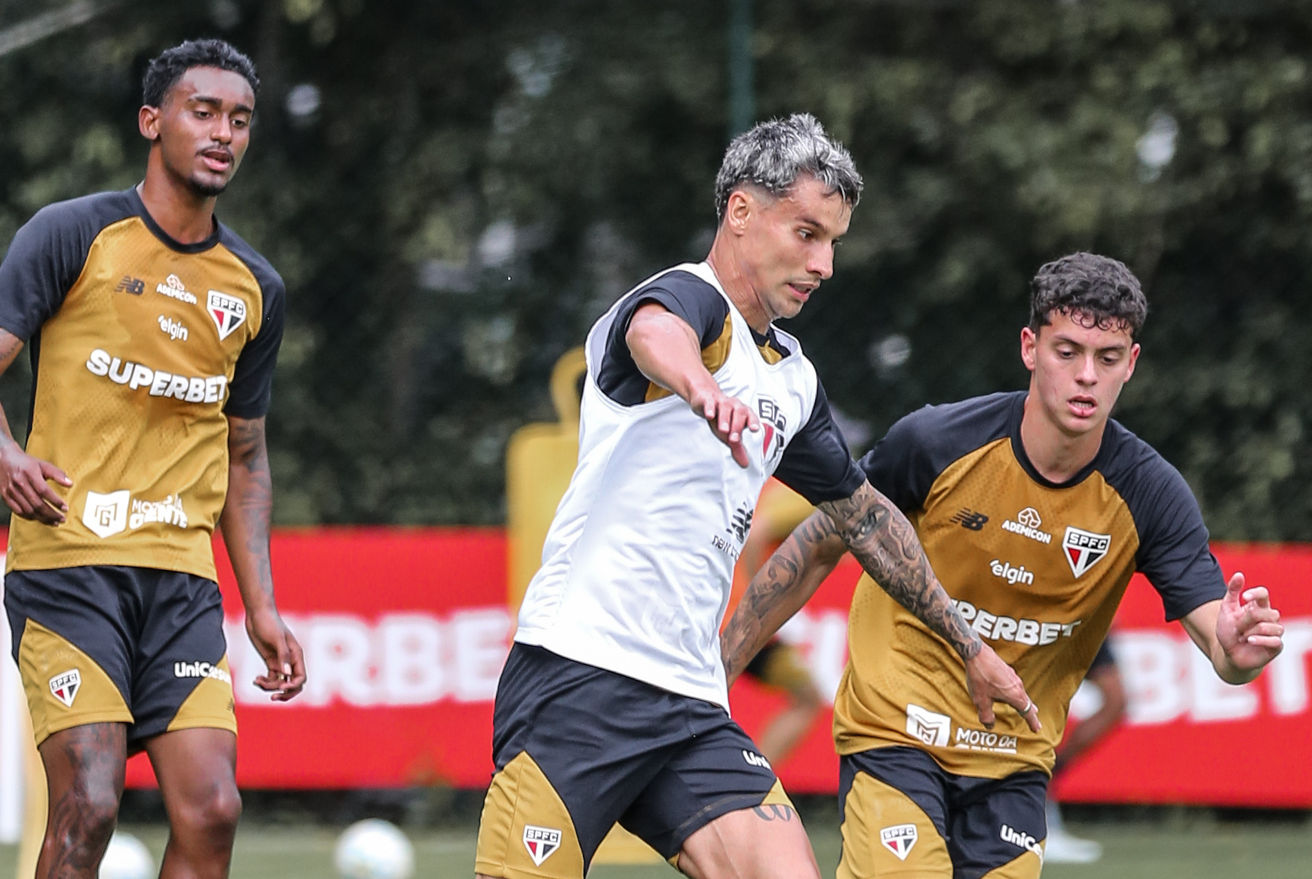 São Paulo se reapresenta com baixa na zaga e abre preparação para enfrentar o Flamengo