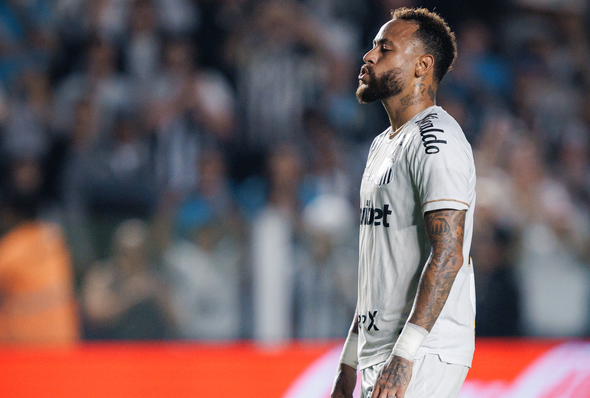 Neymar e Gabigol lideram ranking de cartões do Santos no Brasileirão