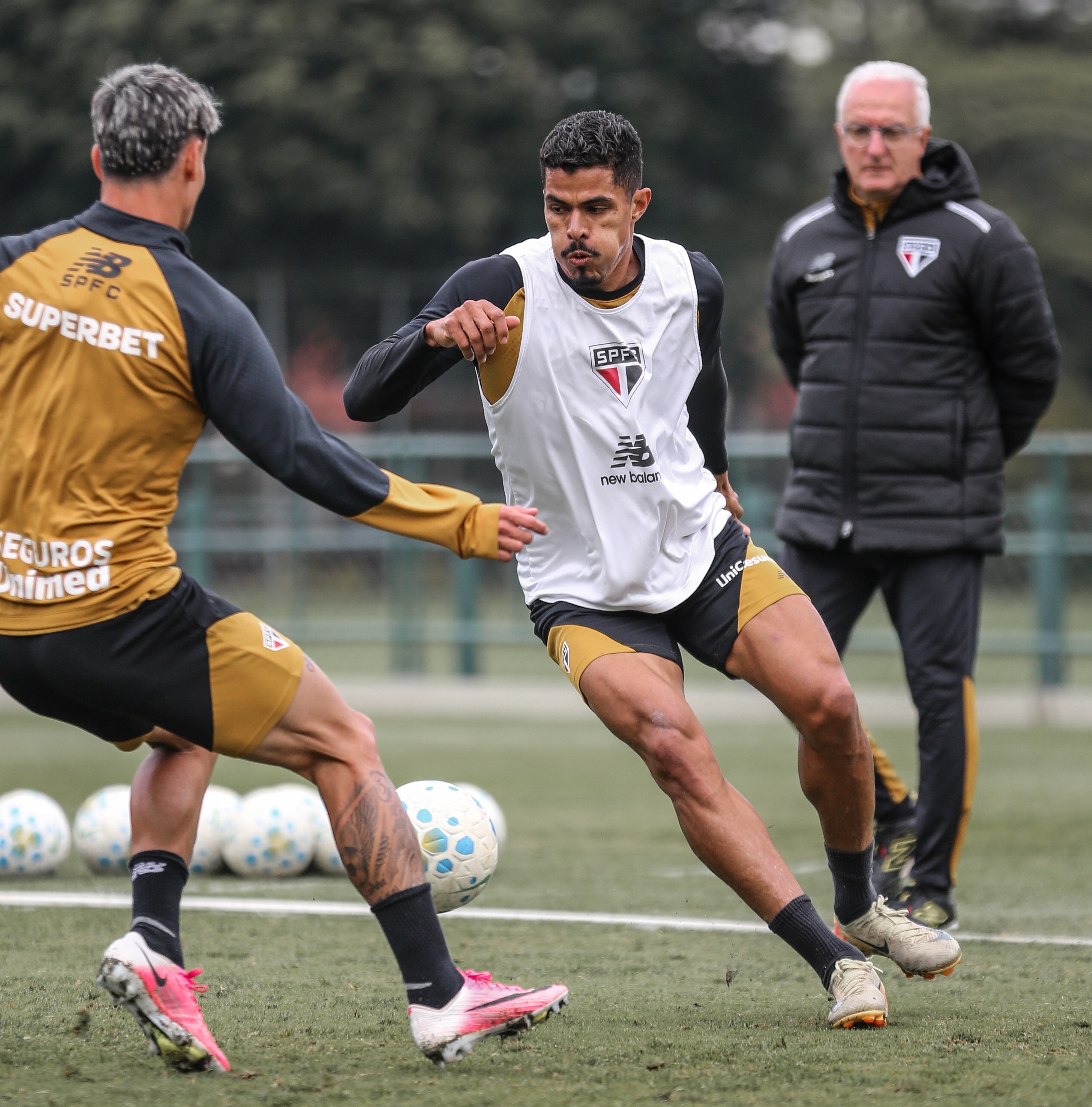 Dorival comanda atividade voltada para o ataque em treino do São Paulo