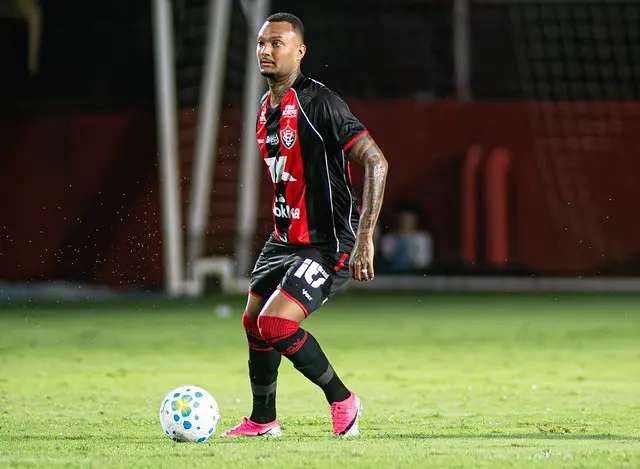 Luan Cândido reconhece erro após expulsão e questiona técnico do Palmeiras: "Que histórico eu tenho?"
