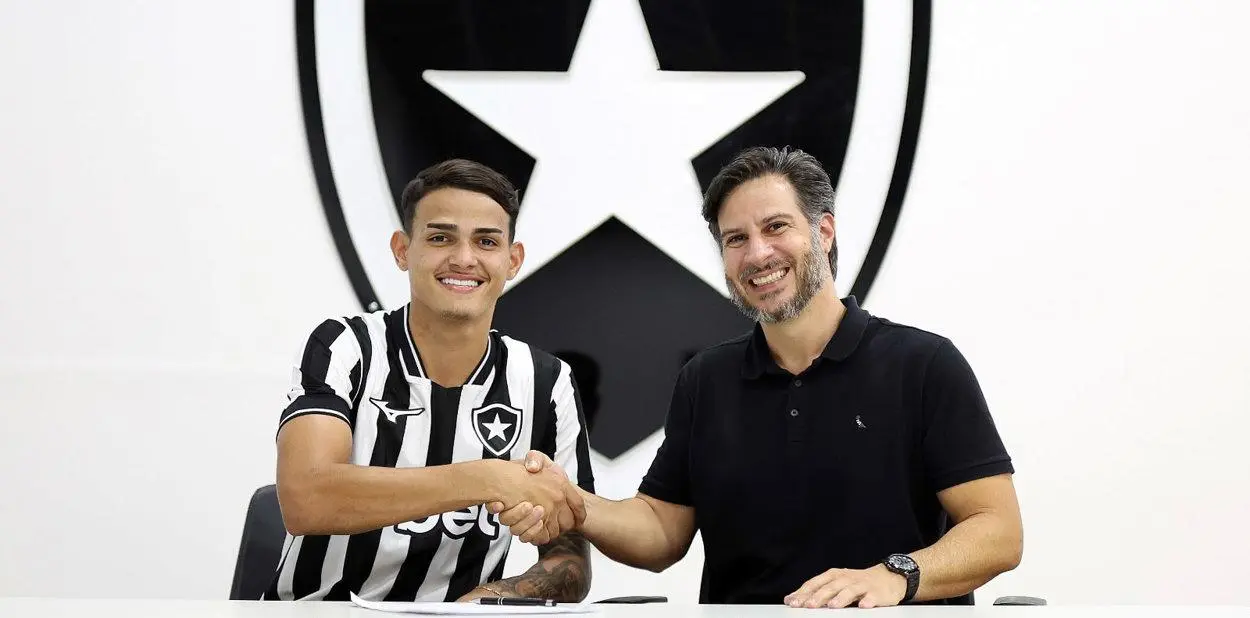 Botafogo anuncia renovação com atacante de 17 anos