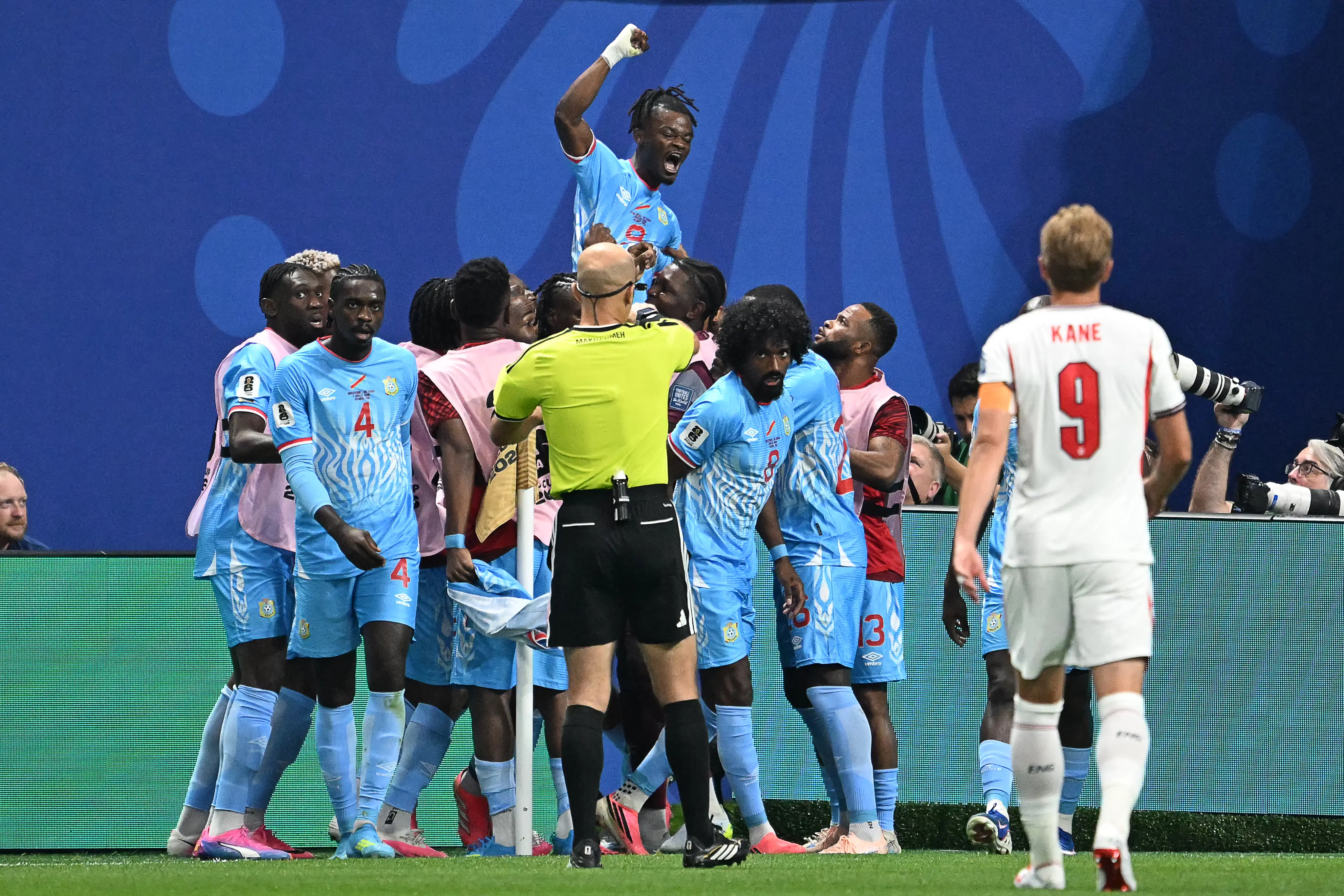 Seleção da RD do Congo mostrou a 'resiliência' de seu país contra a Inglaterra, diz treinador