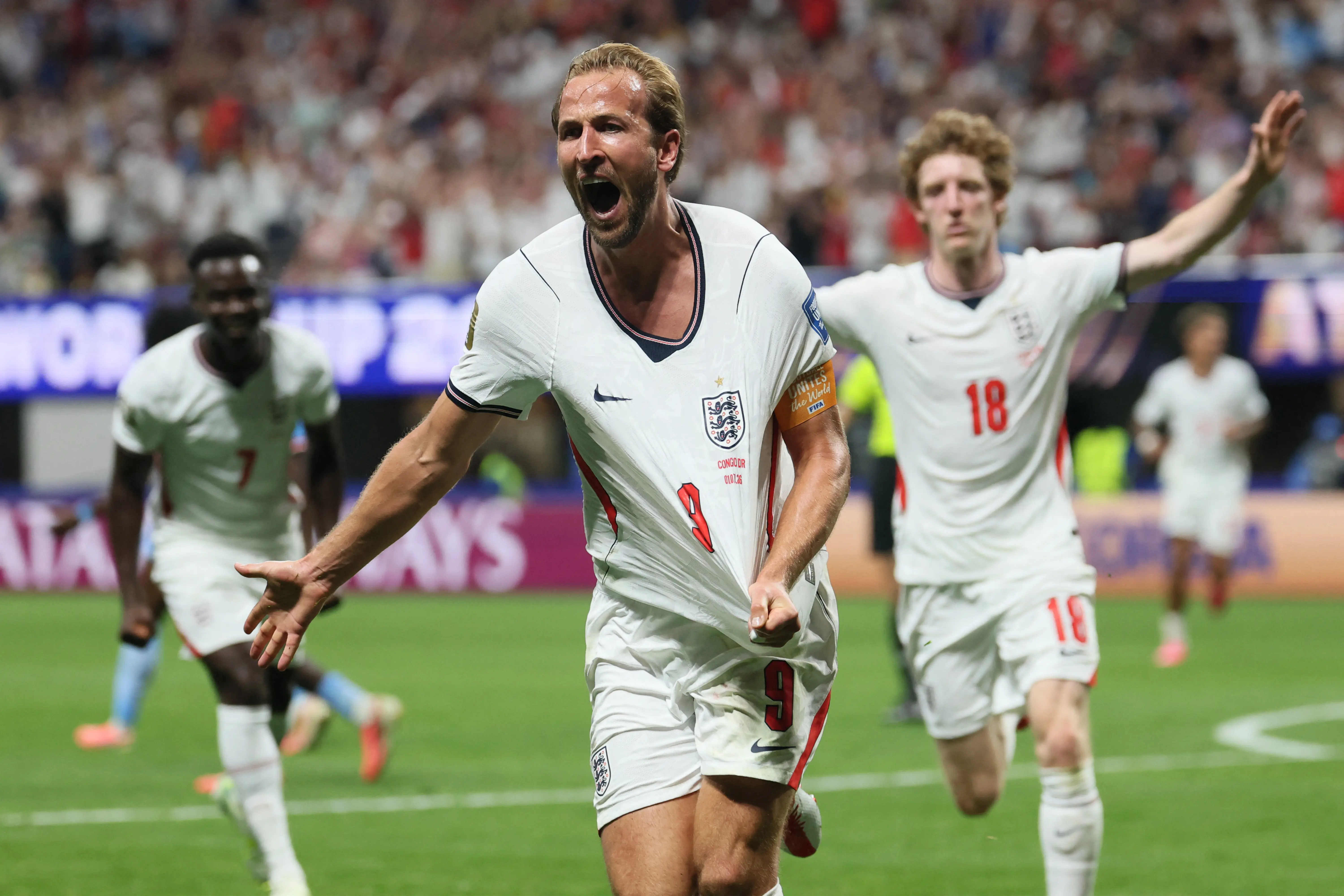 Inglaterra leva susto, mas vira sobre RD Congo com dois de Kane e vai às oitavas da Copa