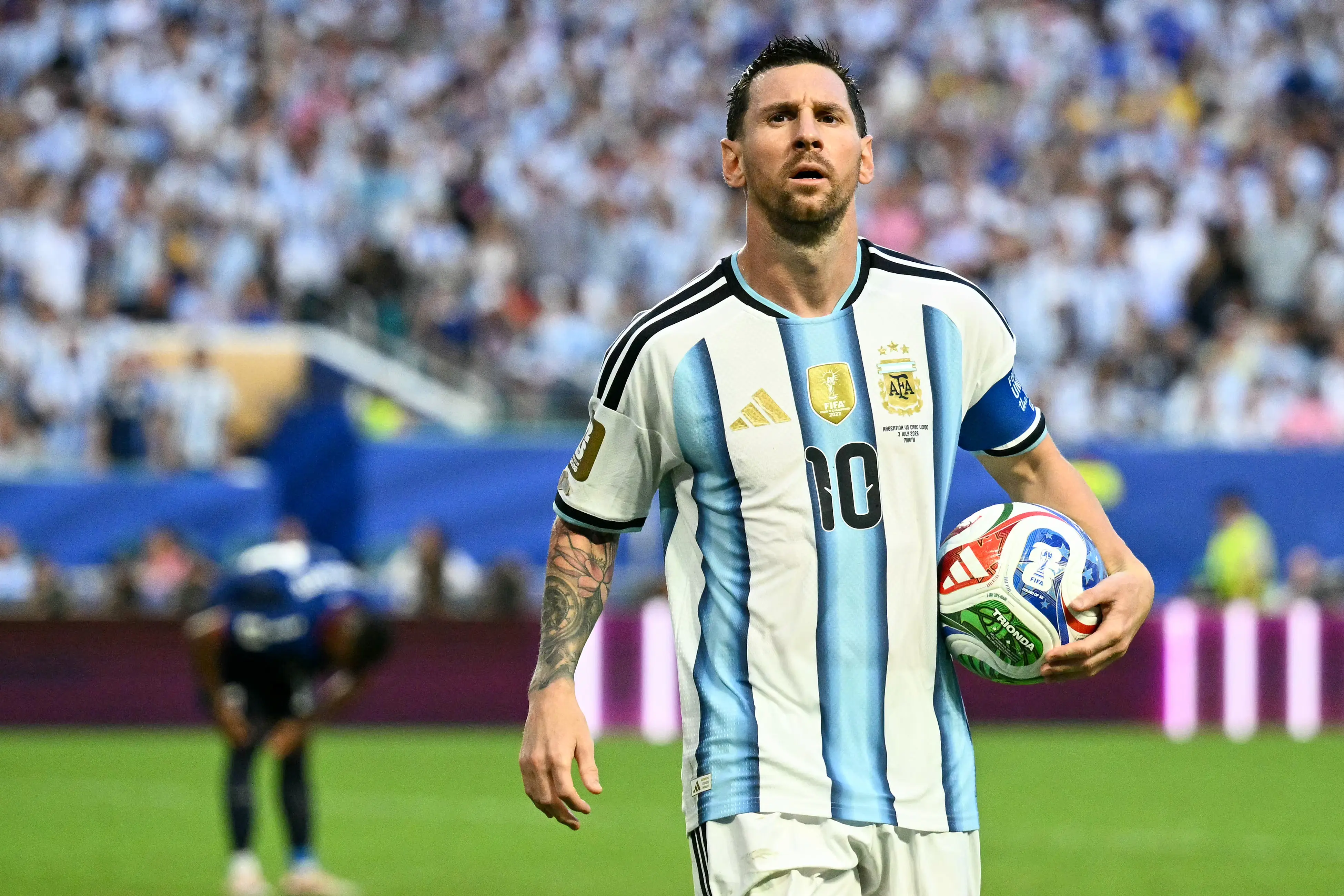Argentina "vai competir até o fim", garante Messi após classificação dramática