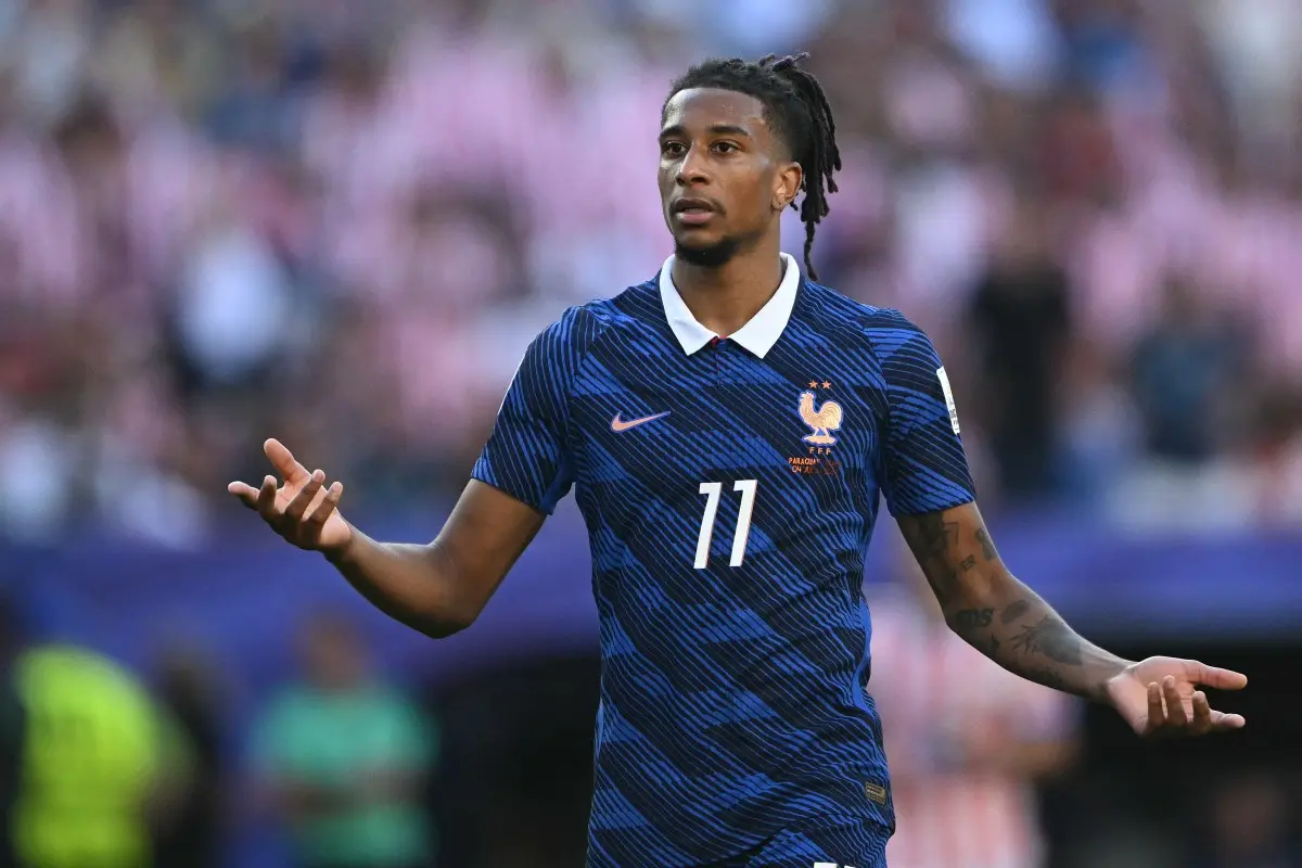 França pede à Fifa que cartão amarelo aplicado a Olise seja anulado