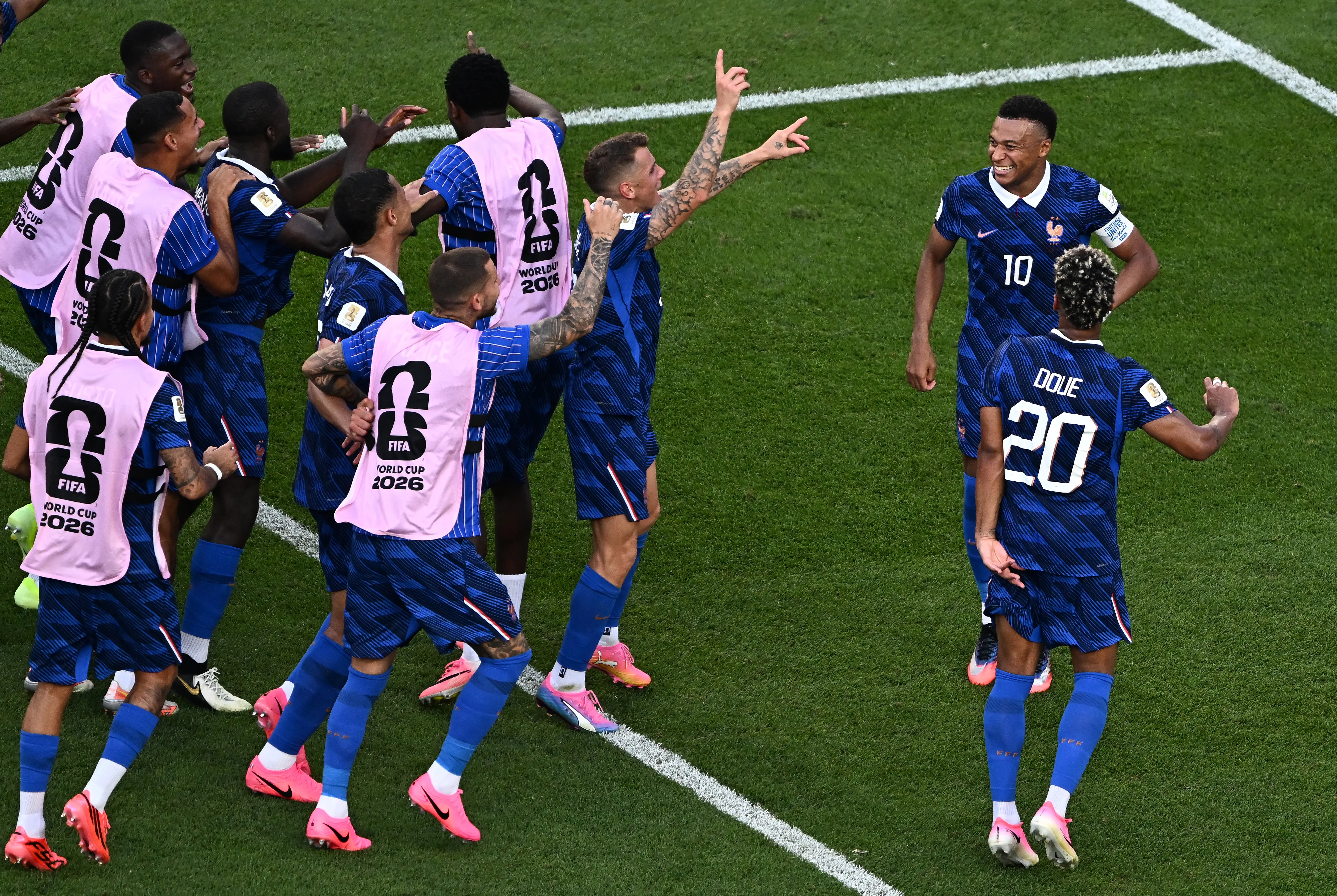 França mostra que também está pronta para a batalha na Copa do Mundo