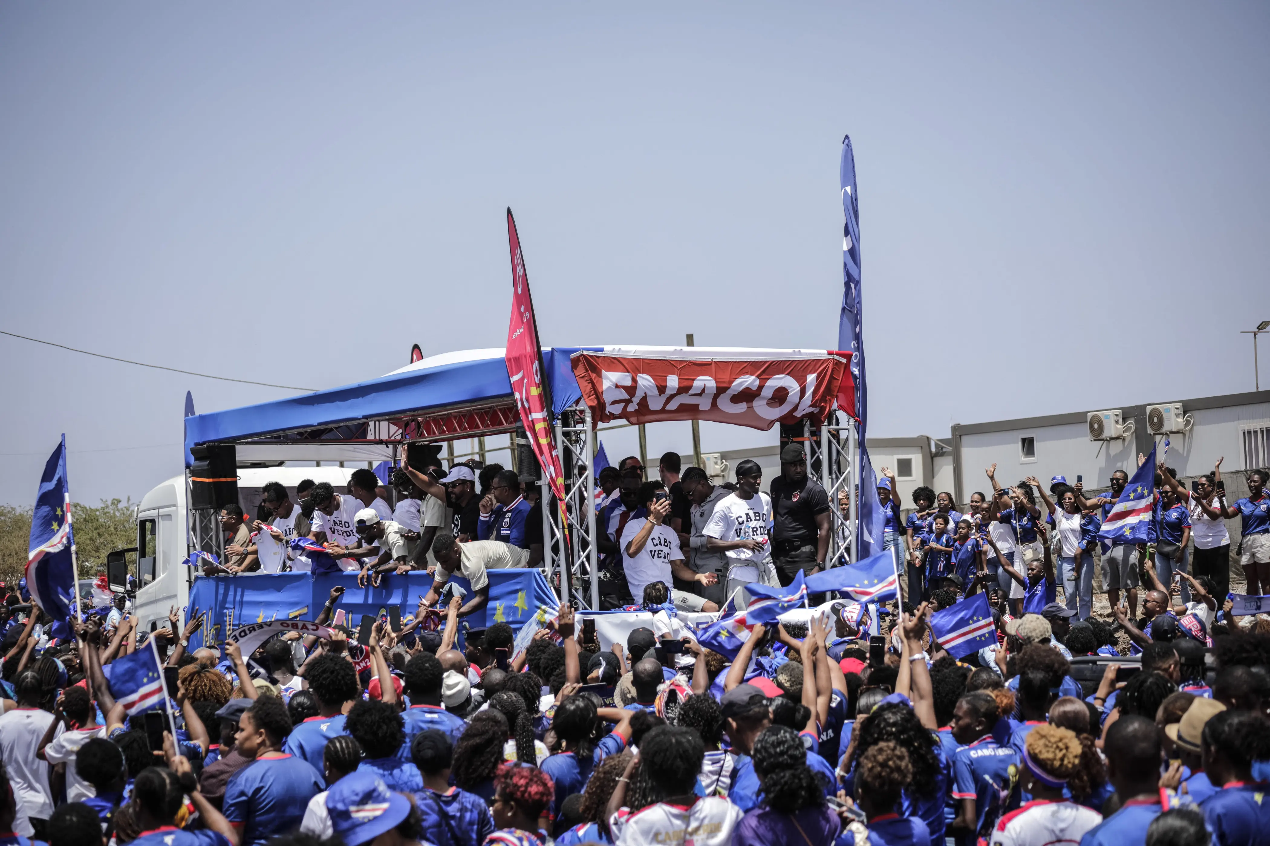 Cabo Verde recebe seus "Tubarões Azuis" como heróis