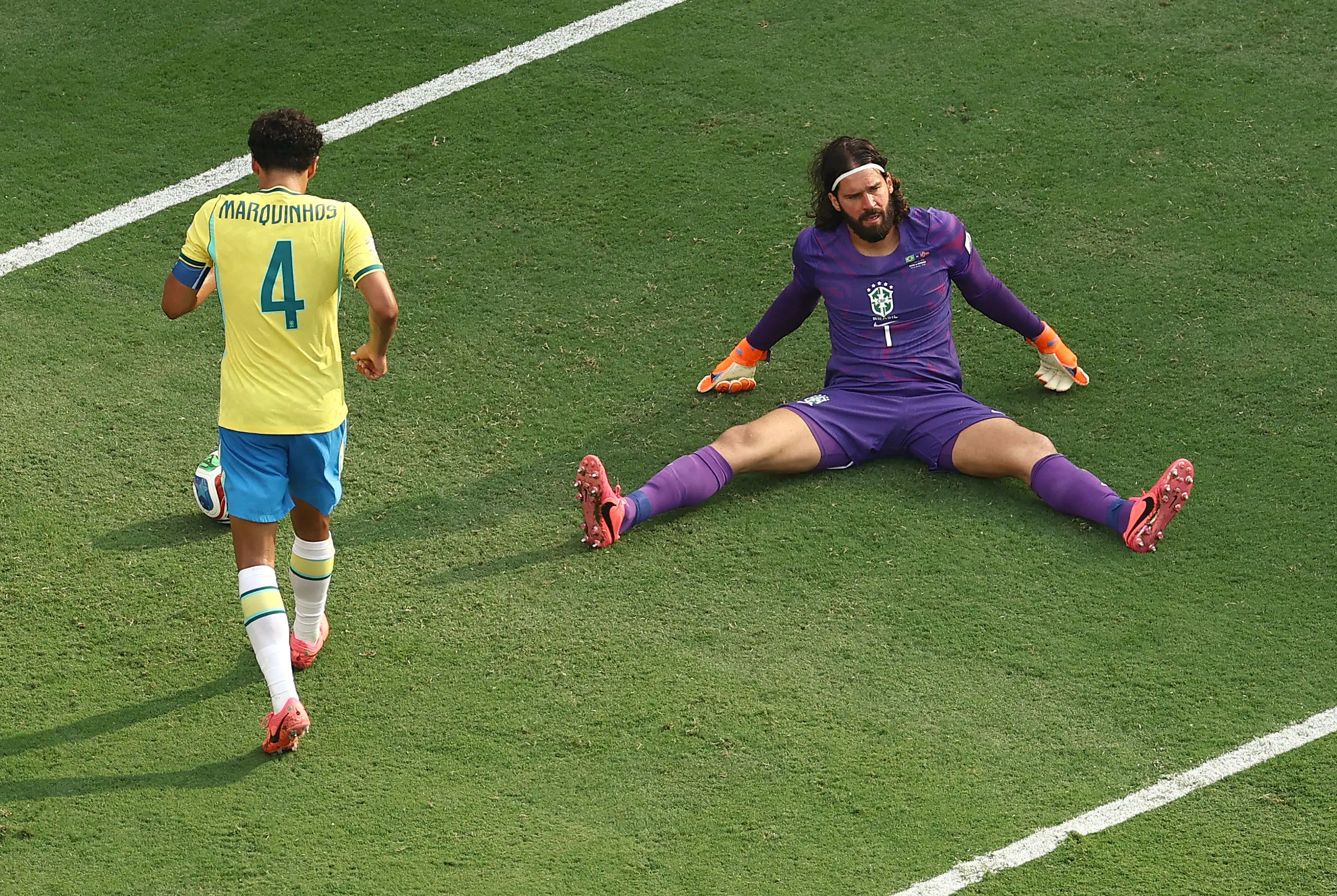 Alisson não descarta seleção após copa e mantém sonho do hexacampeonato Alisson não descarta seleção após copa e mantém sonho do hexacampeonato