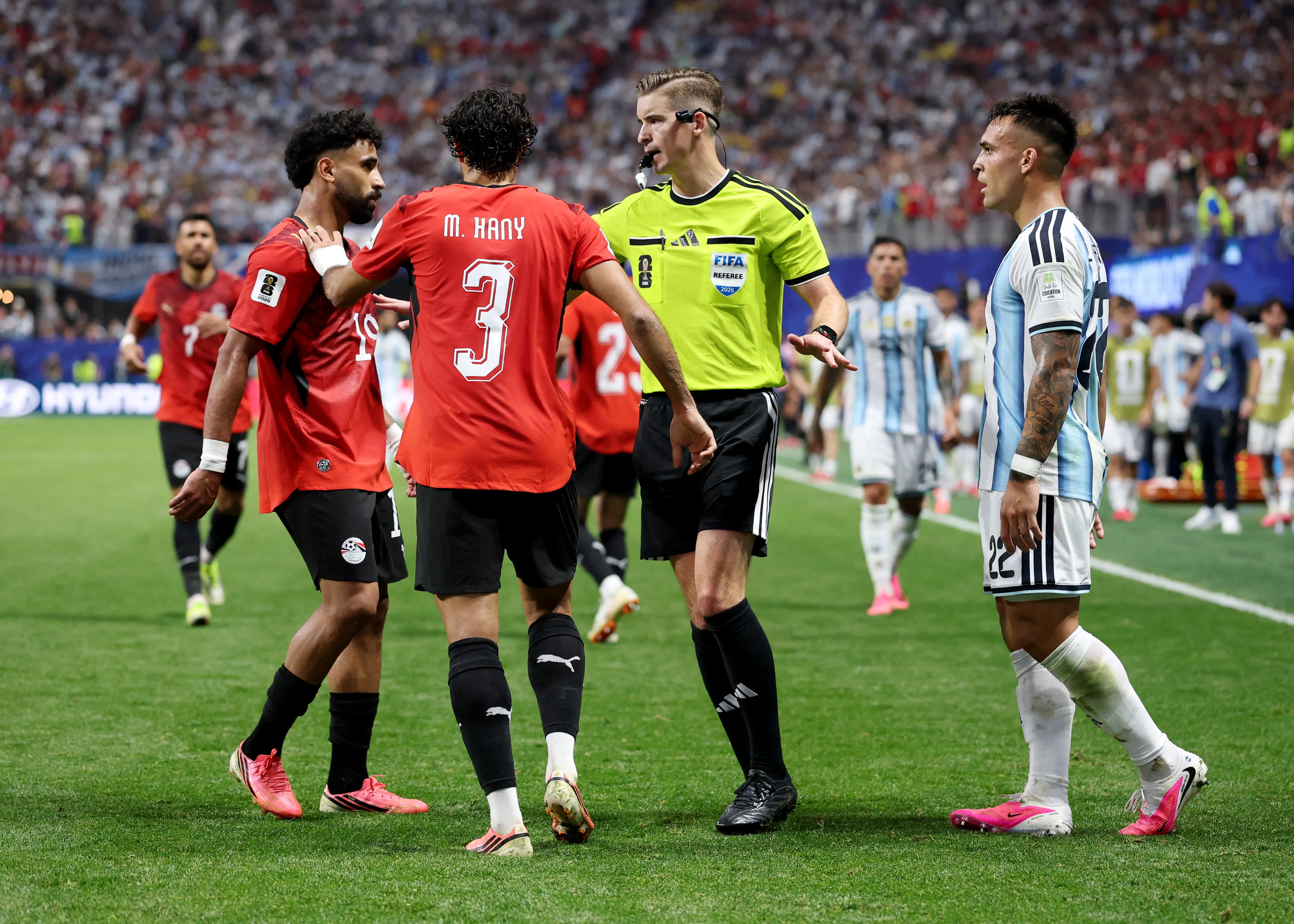 Ninguém pode questionar integridade de árbitros da Copa, diz chefe de arbitragem da Fifa