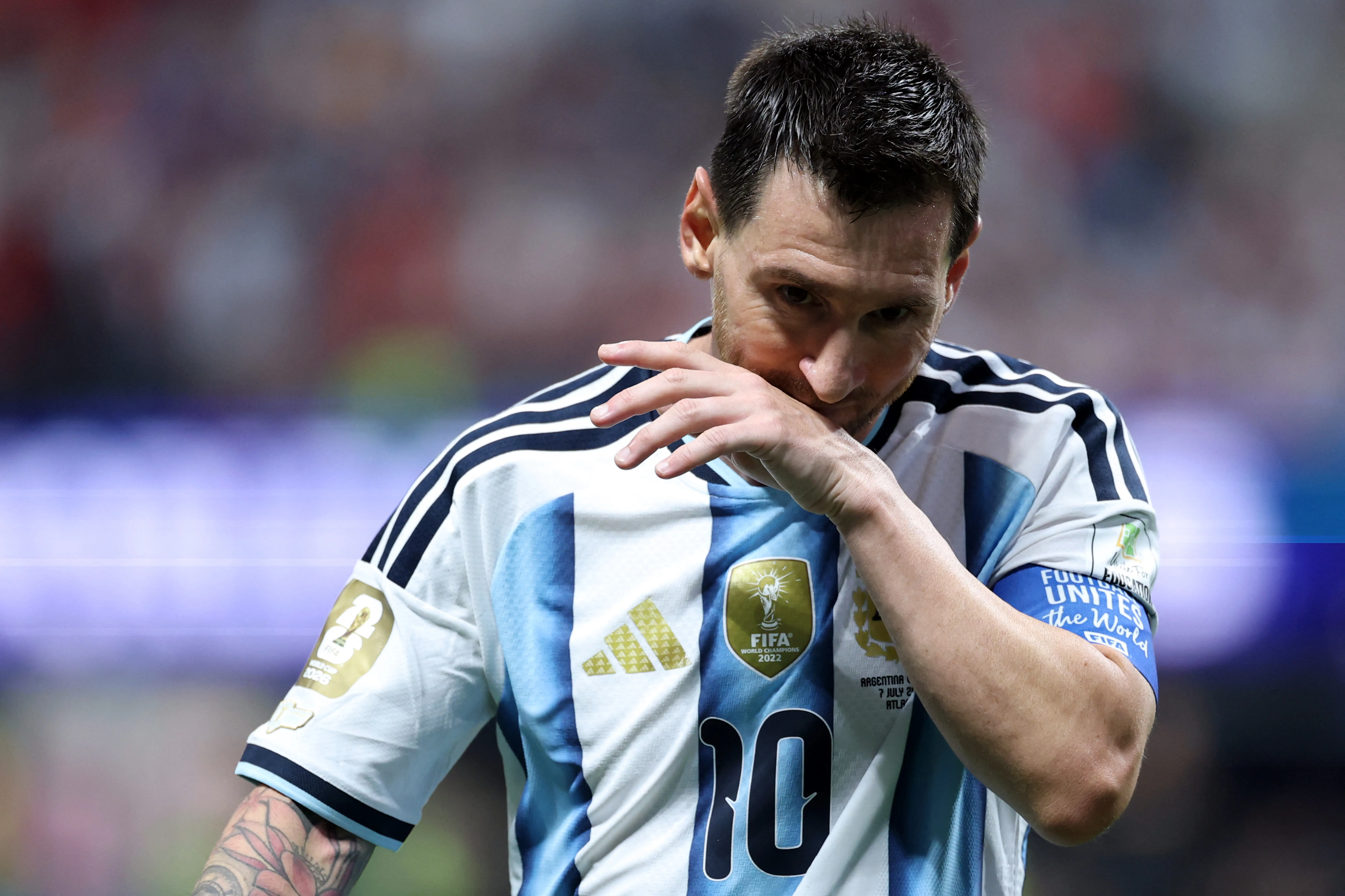Messi é o primeiro jogador a perder dois pênaltis em uma edição de Copa