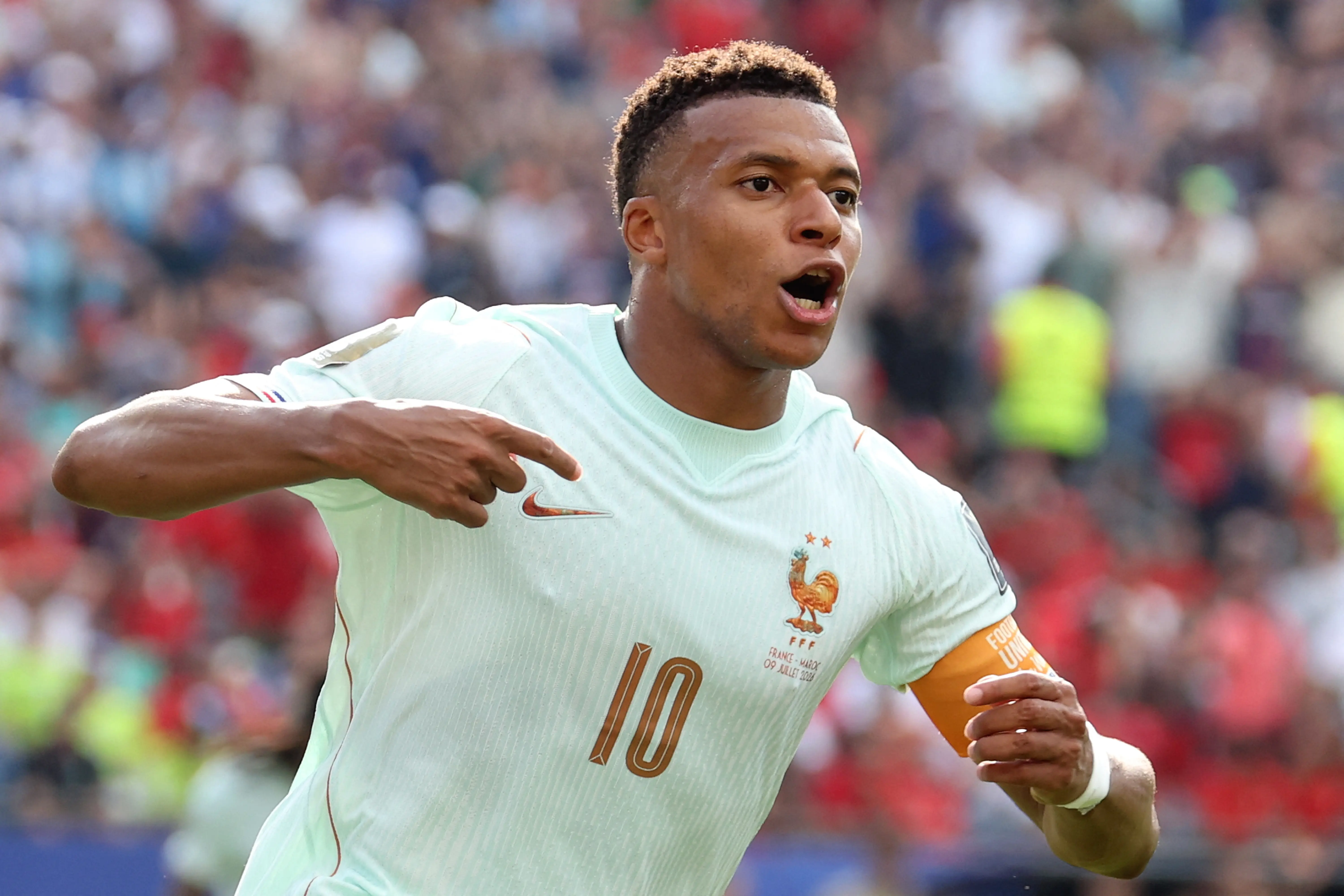 Após classificação, Mbappé afasta susto de lesão e projeta semifinal da Copa