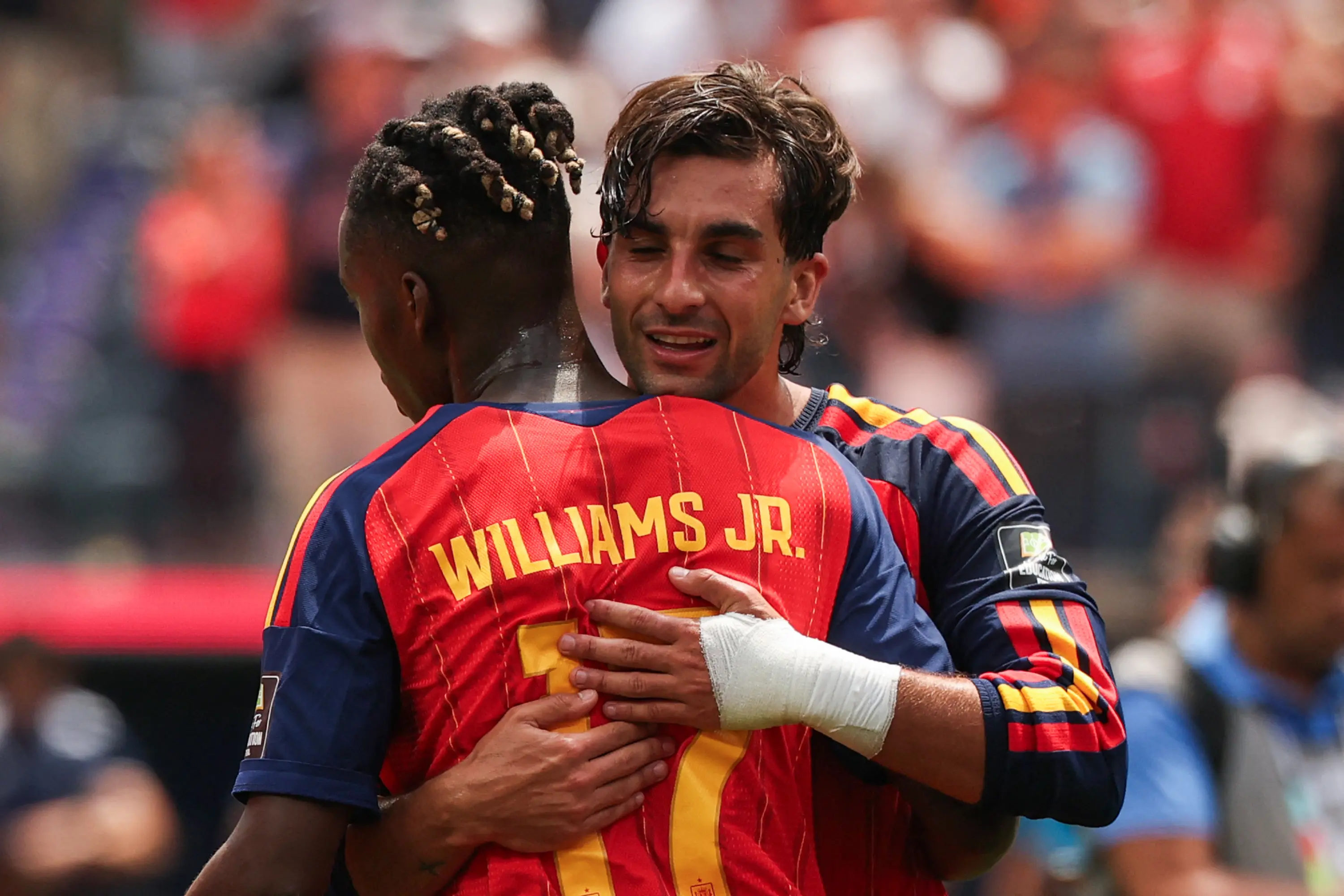 Nico Williams brinca após classificação da Espanha: "É legal fazer sofrer um pouco"