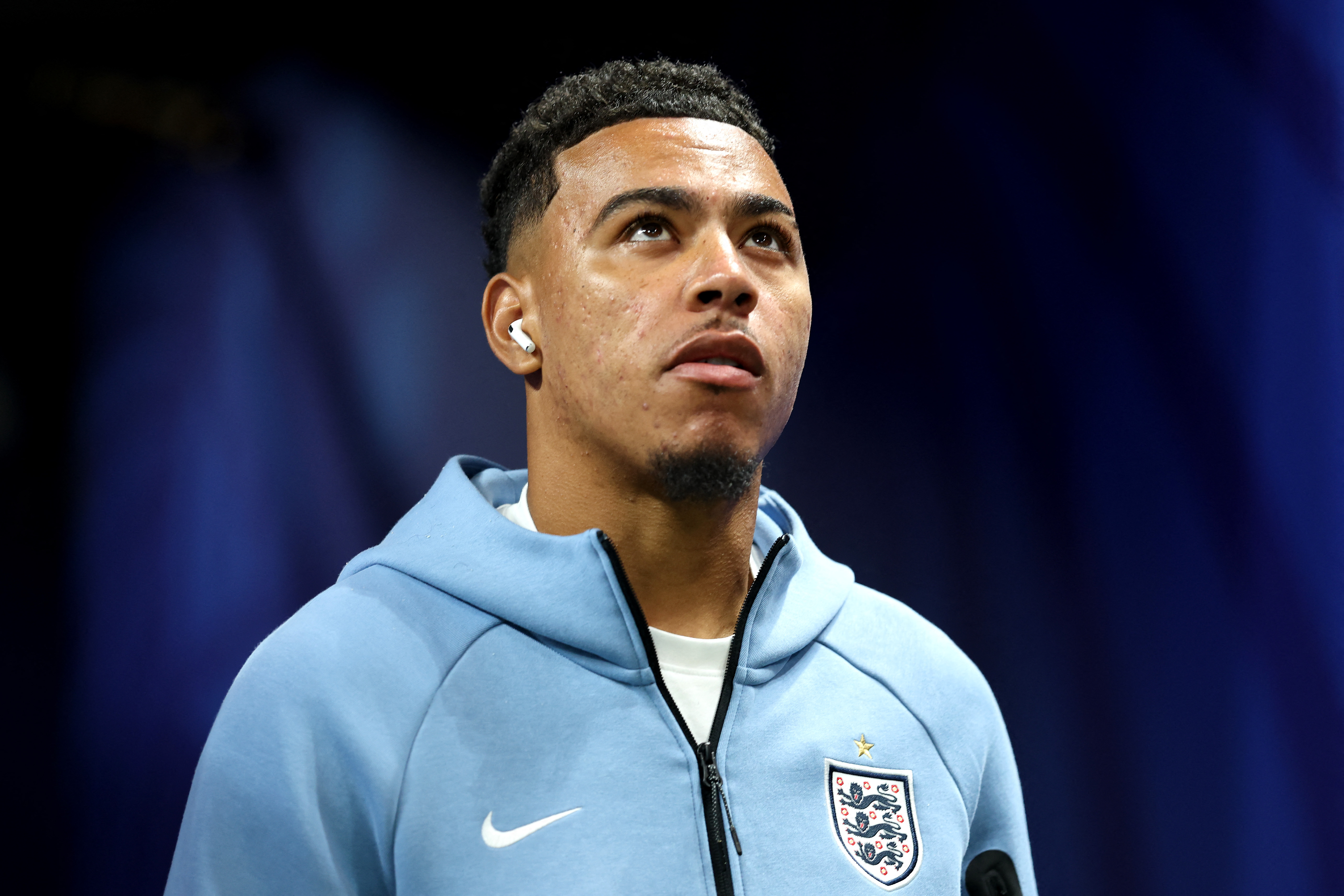 Chelsea supera Arsenal e encaminha contratação de Morgan Rogers, do Aston Villa