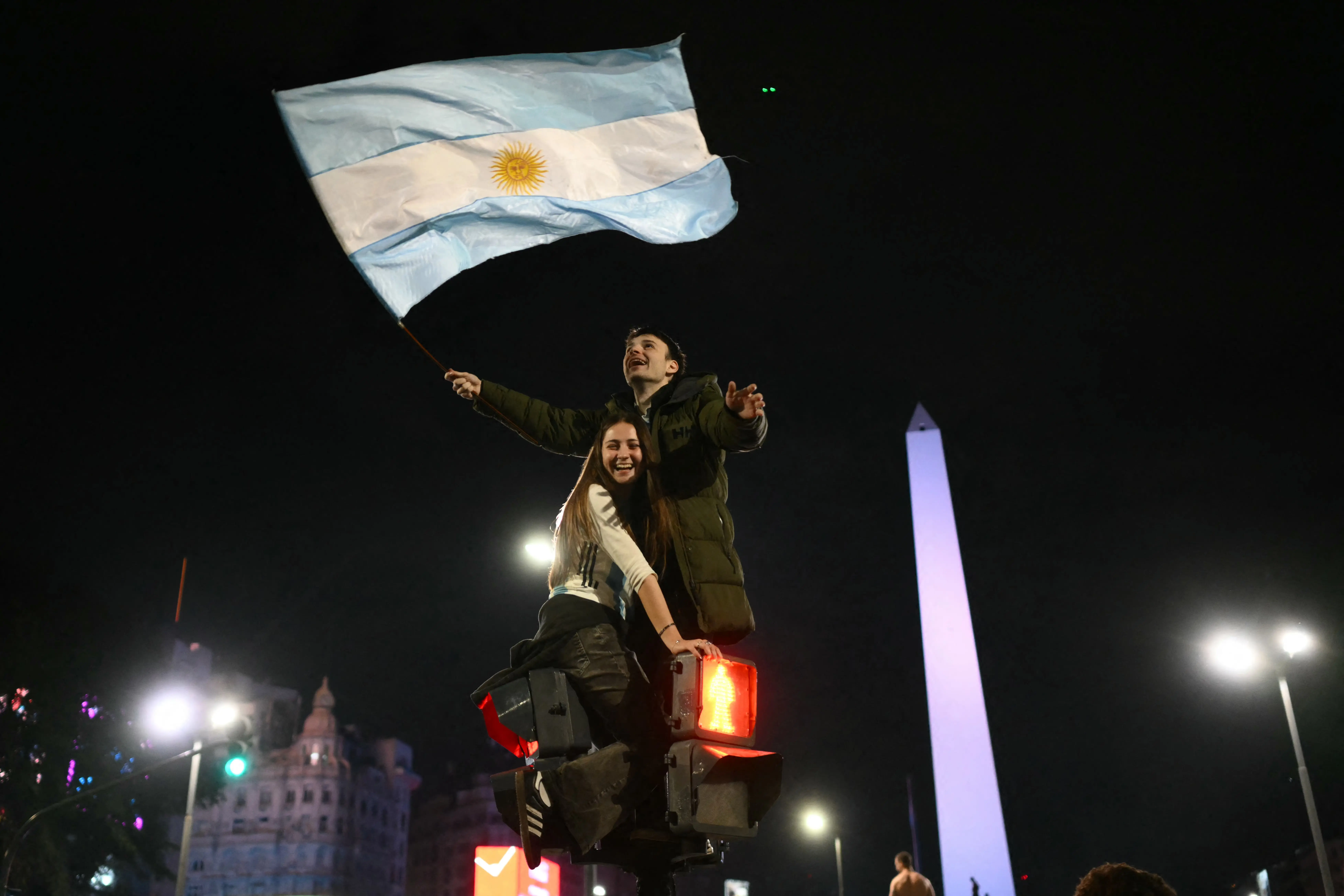 Argentinos lotam as ruas após vitória sobre a Inglaterra em semifinal histórica