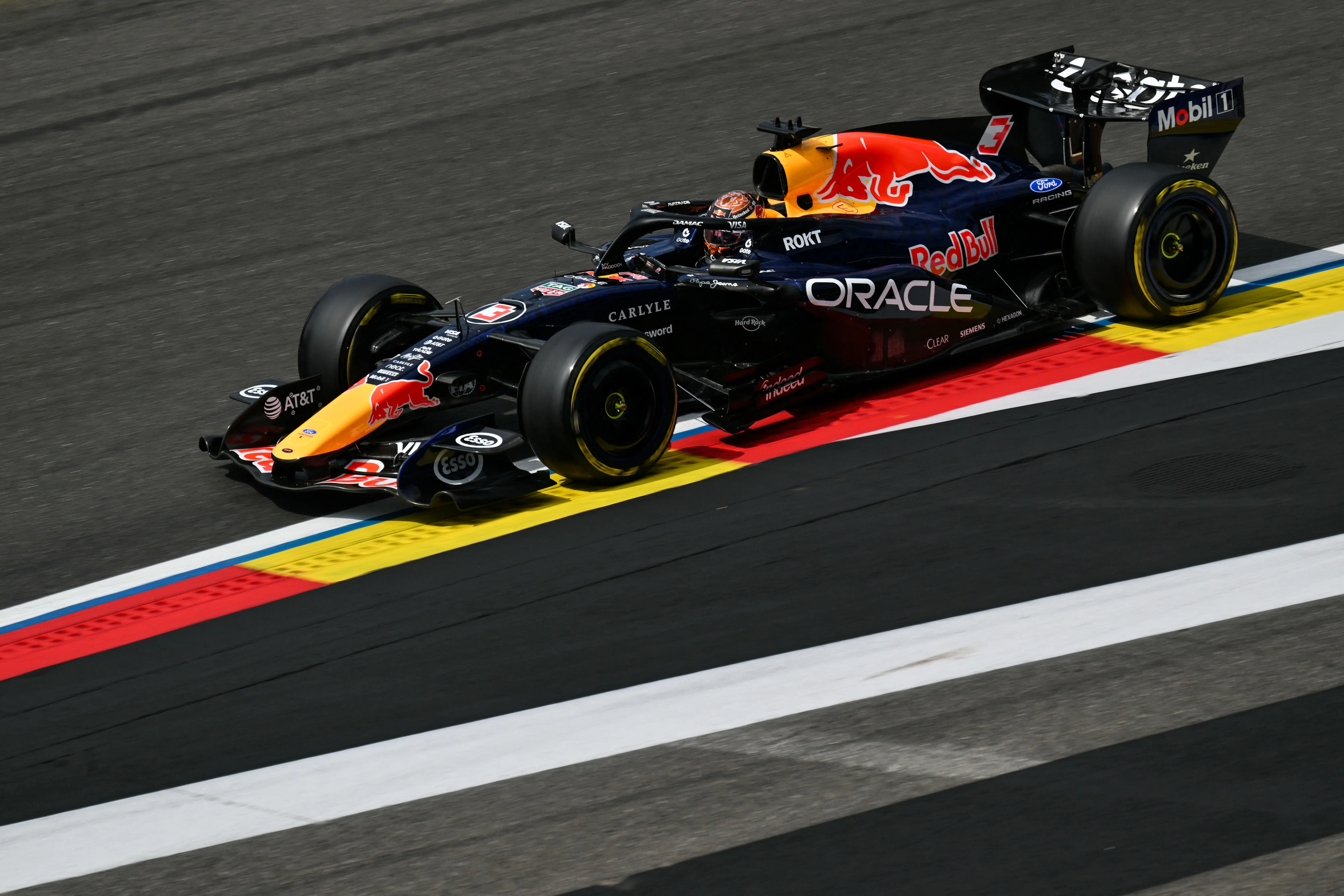 Max Verstappen lidera TL1 na Bélgica; Bortoleto fica no top 10