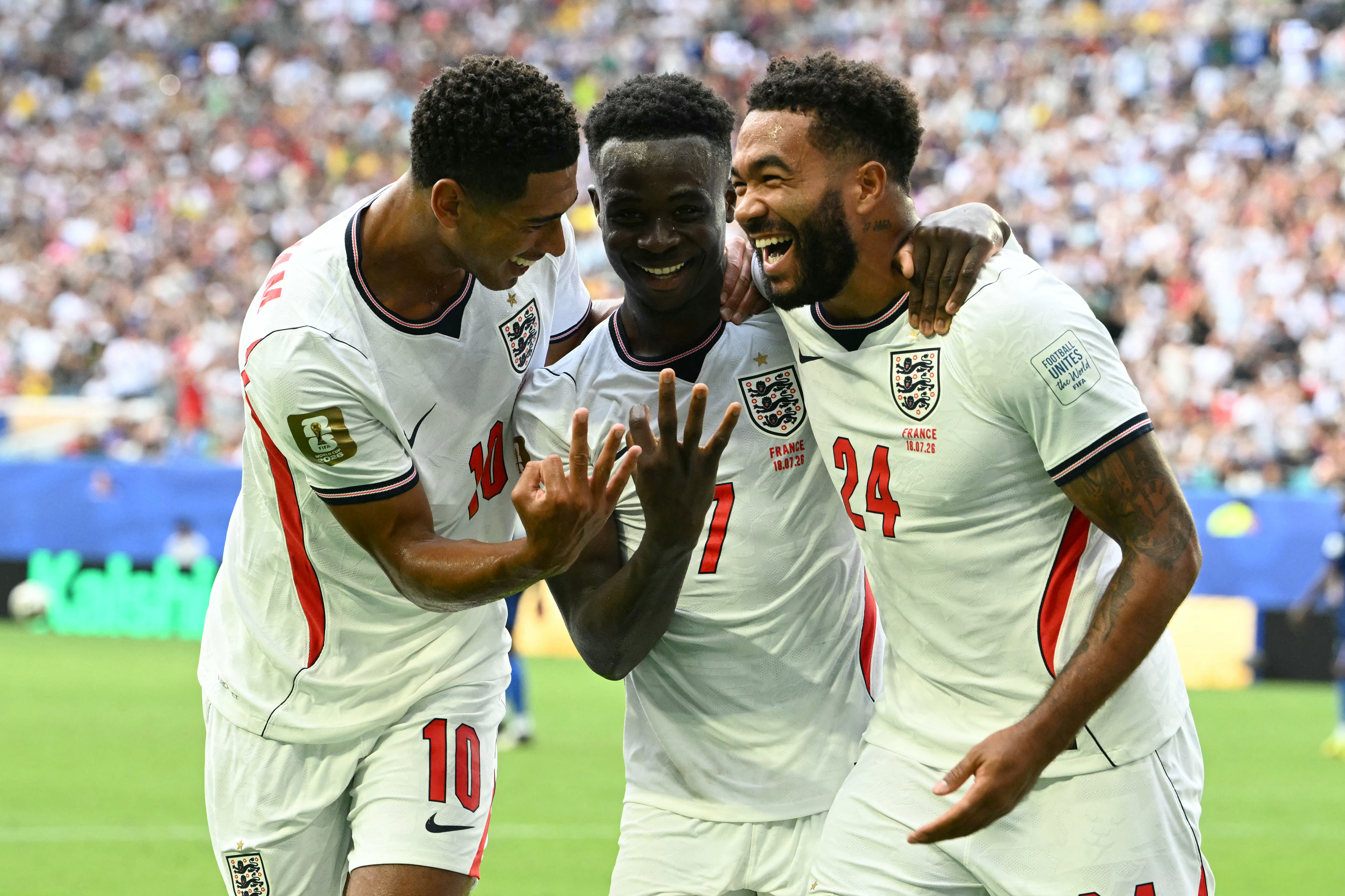 Saka revela pedido de Bellingham antes de completar hat-trick pela Inglaterra: “Vá pegar o seu”
