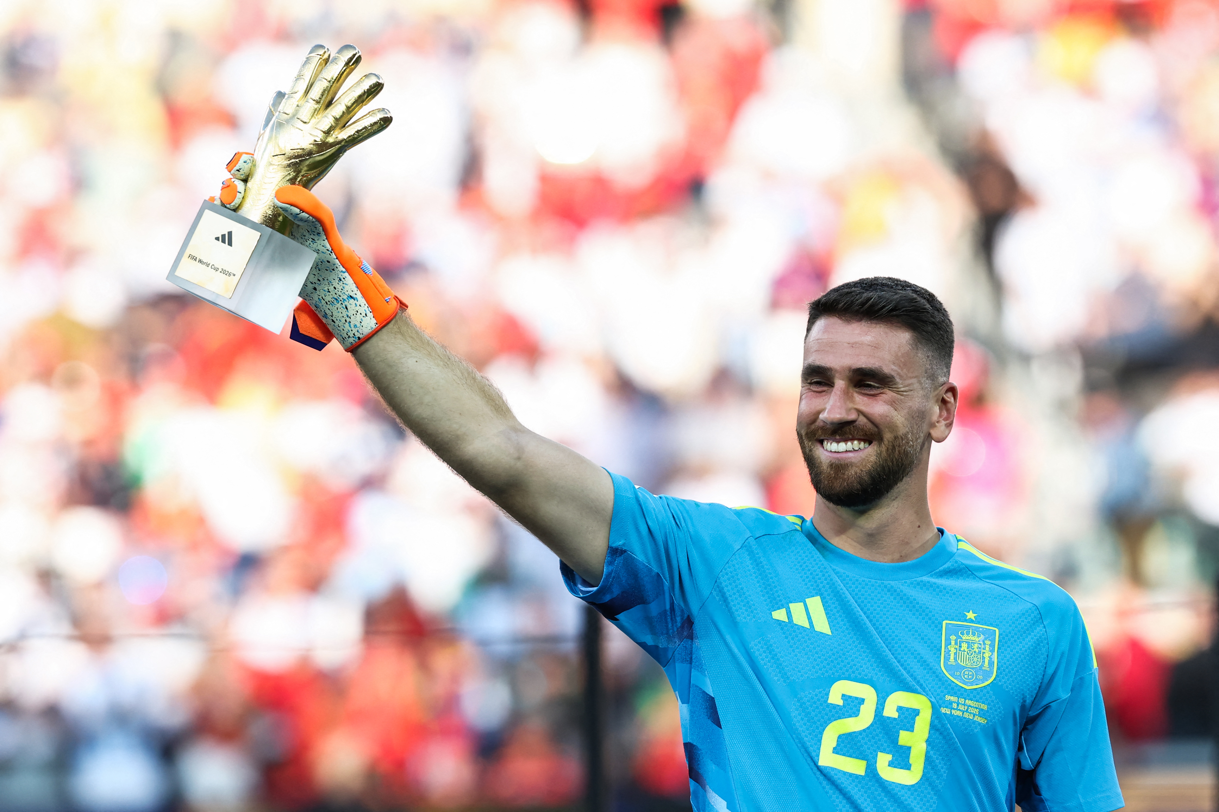 ‘Estas luvas não tiveram muito trabalho’, brinca goleiro espanhol Unai Simón