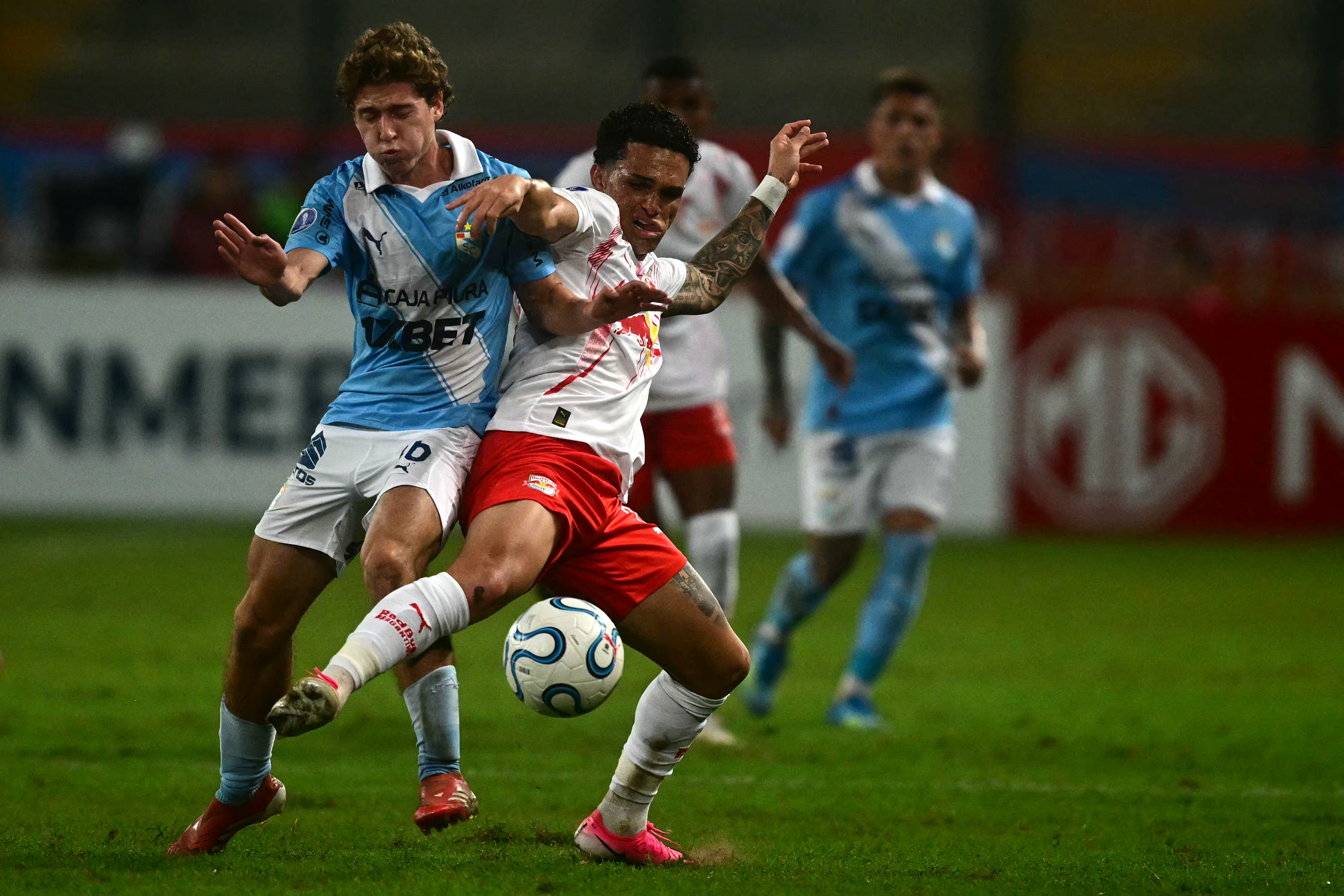 Veja fotos do duelo entre Sporting Cristal e RB Bragantino pela Sul-Americana