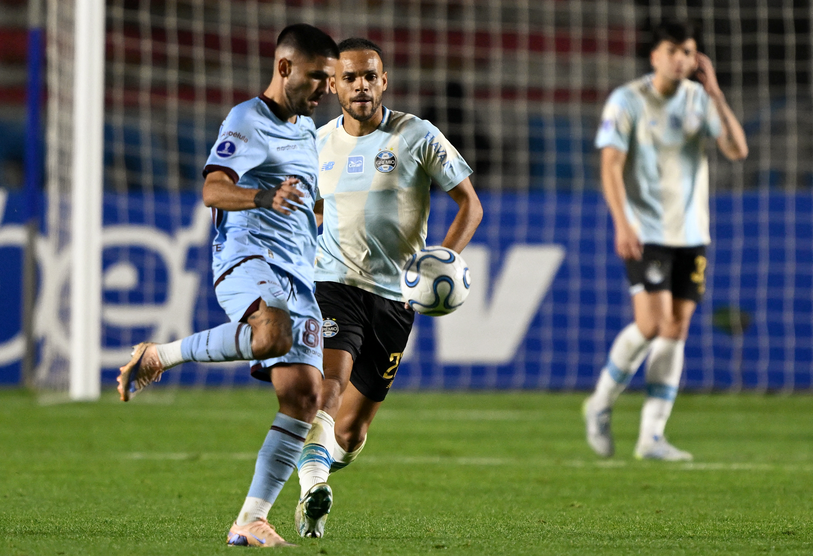 Melhores momentos da vitória do Bolívar sobre o Grêmio pela Sul-Americana