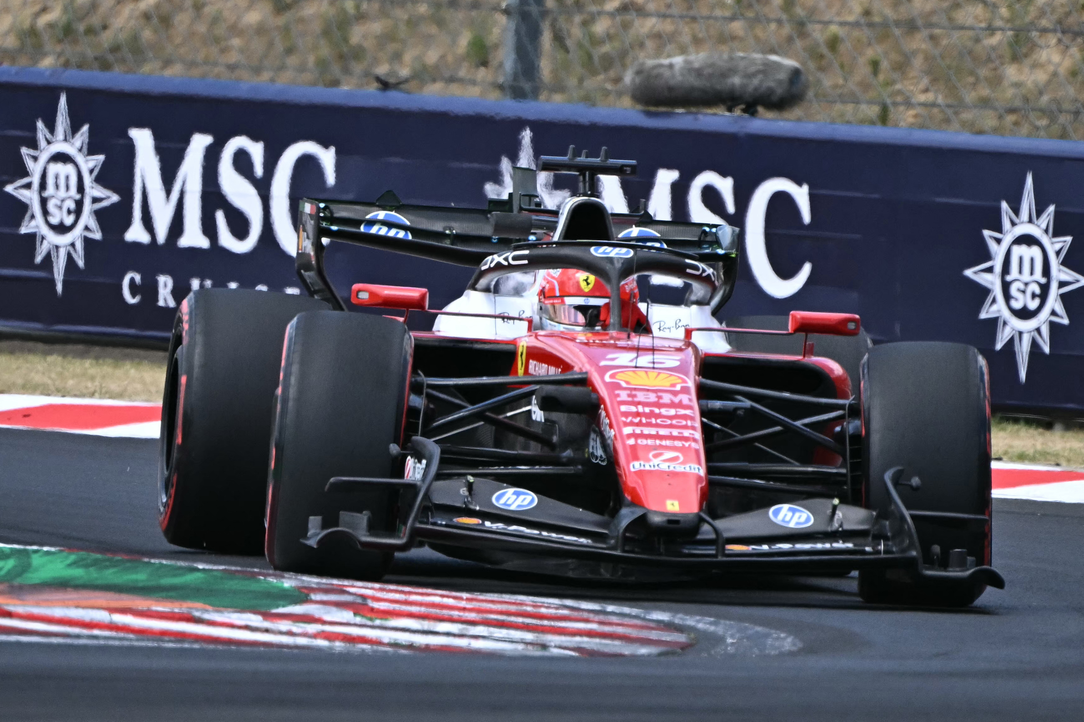 Leclerc lidera TL1 na Hungria, enquanto Bortoleto garante sexto melhor tempo