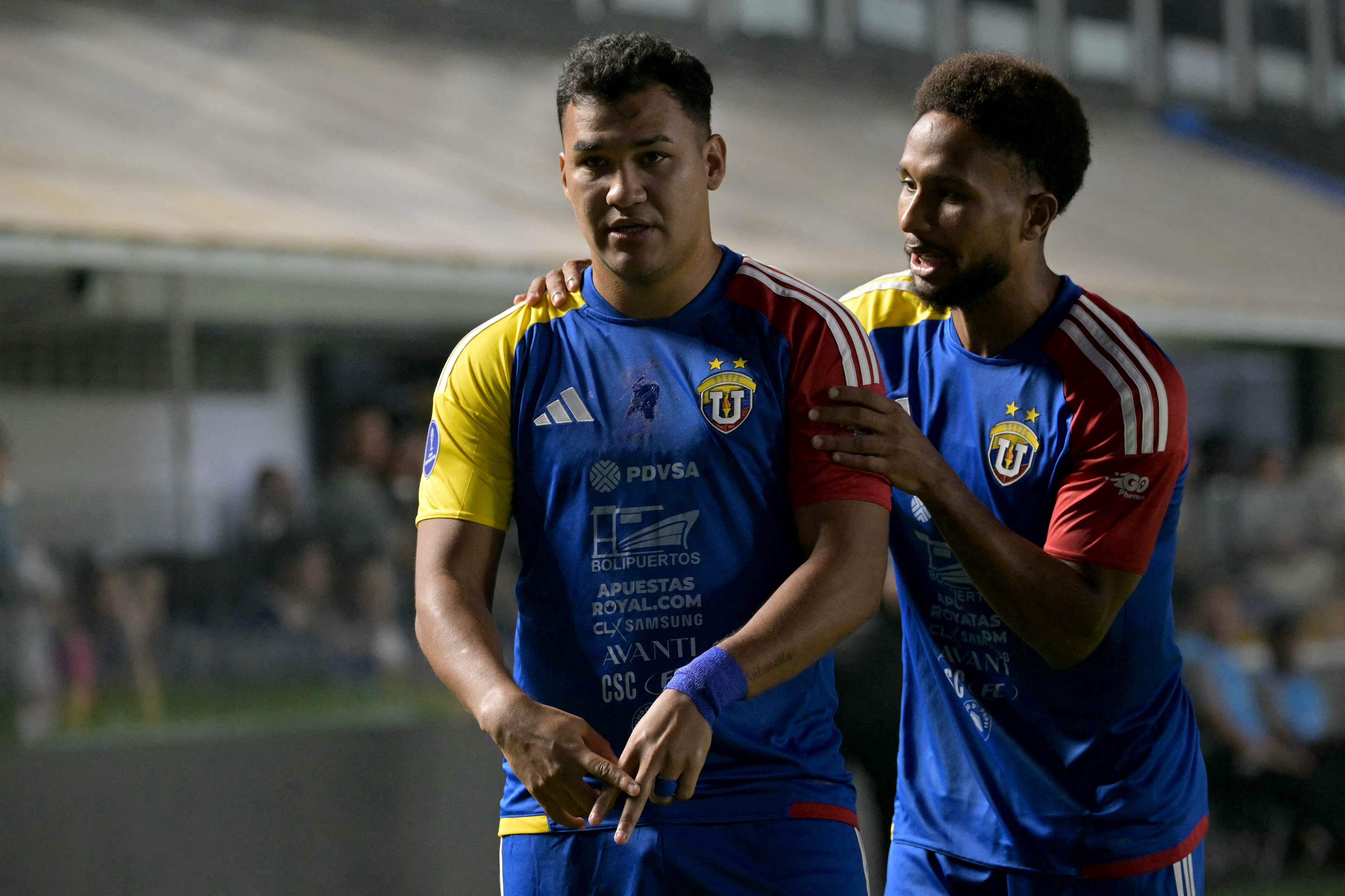 Zaga do Santos falha na bola aérea e UCV diminui na Vila Belmiro; veja