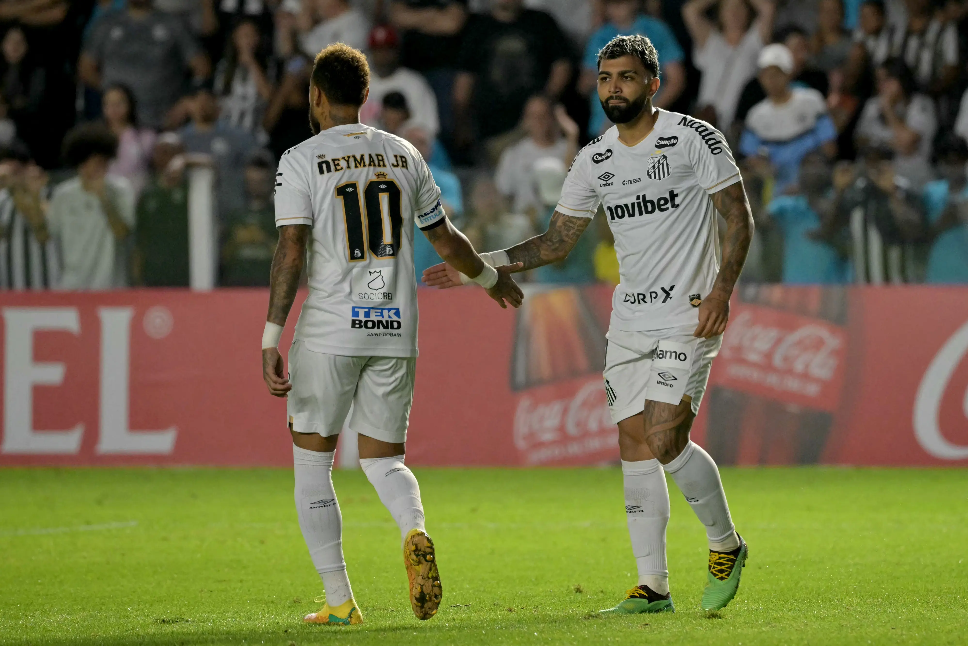 Gabigol sai em defesa de Neymar sobre polêmica no vestiário: "Não aconteceu nada"