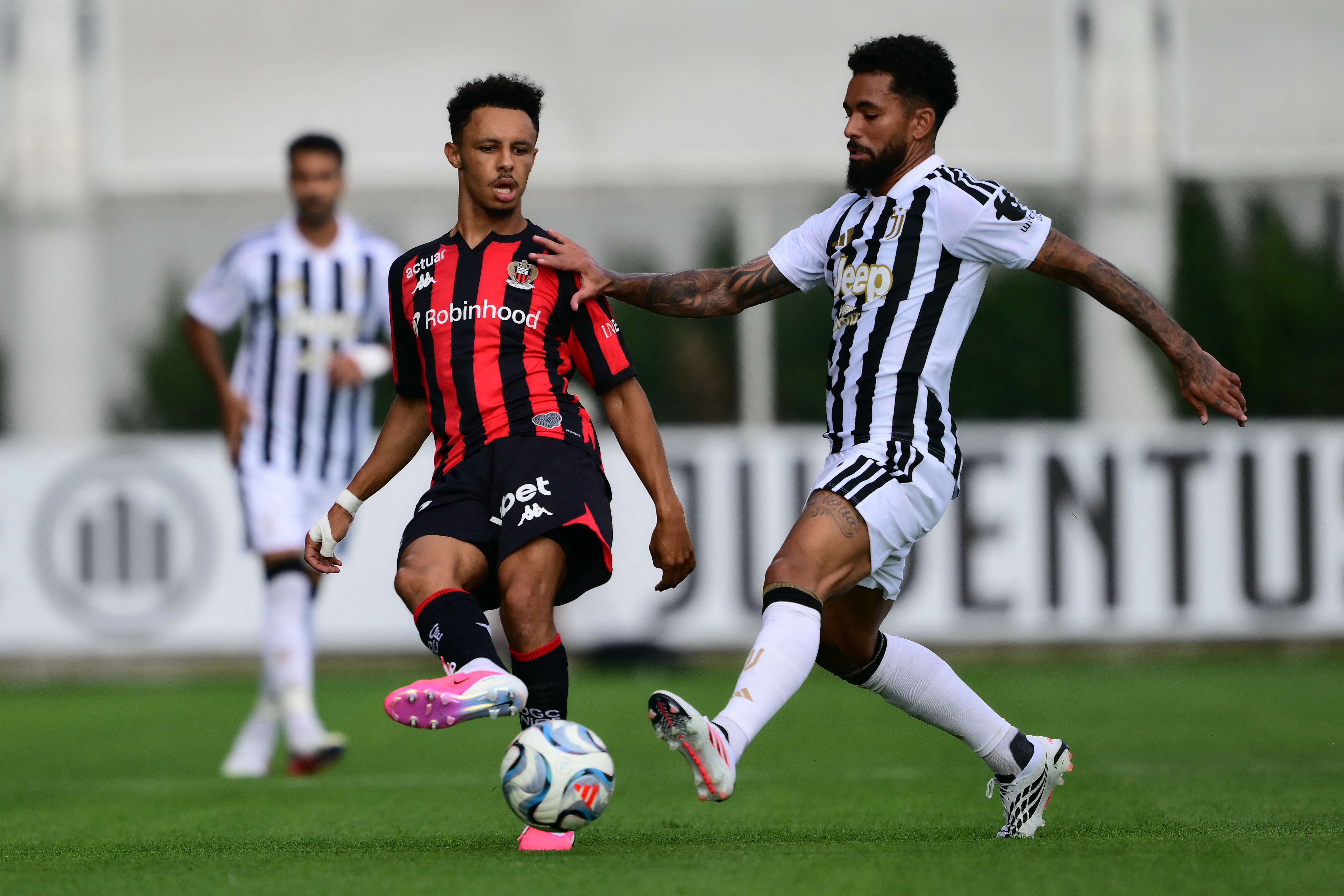 Com gol de Douglas Luiz, Juventus vence Nice (2-0) em amistoso em Turim