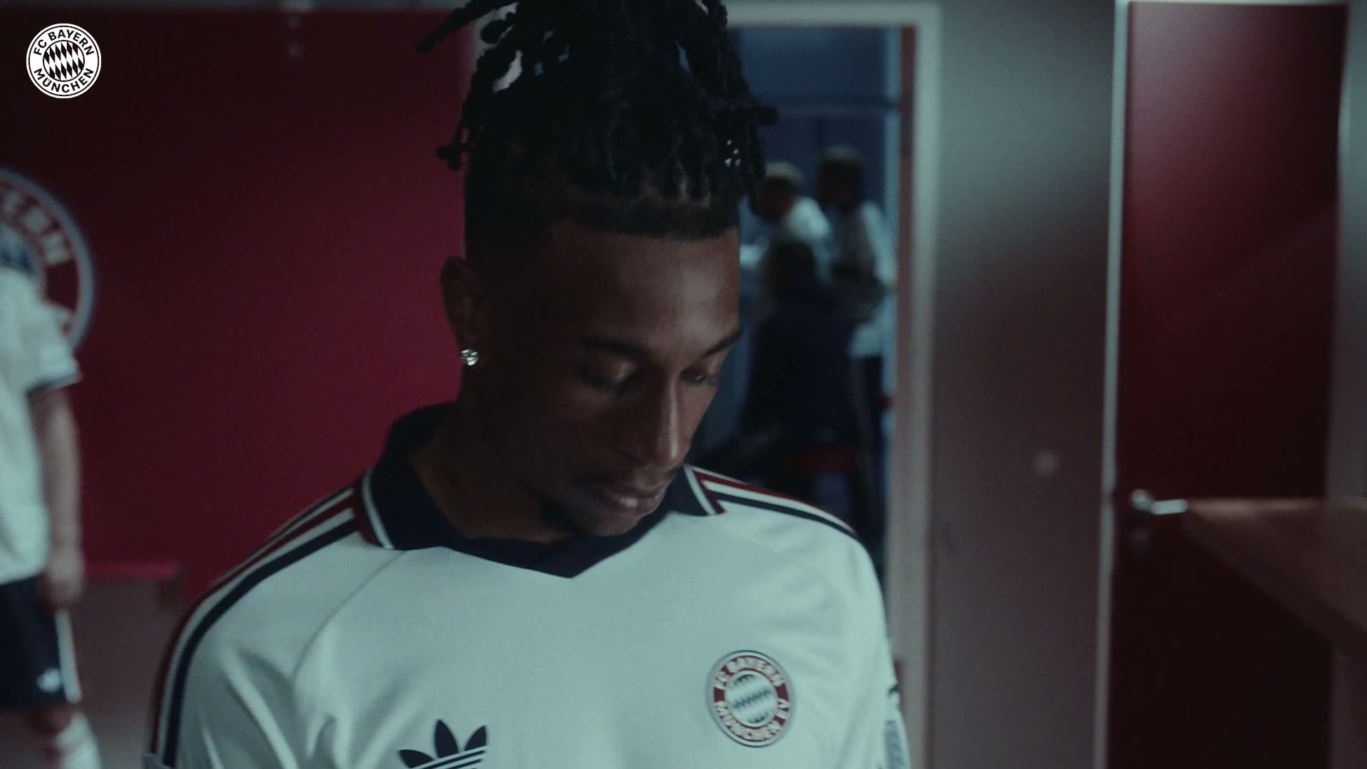 Bayern lança novo uniforme reserva para a temporada 2026/27