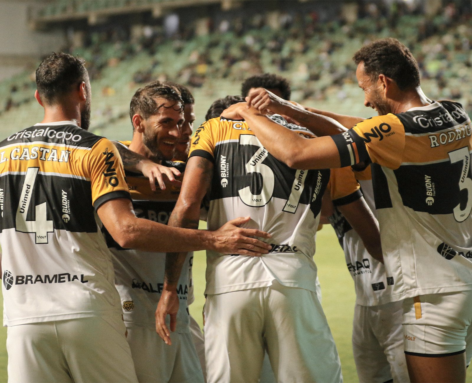 Criciúma vence Vila Nova e se isola na liderança da Série B