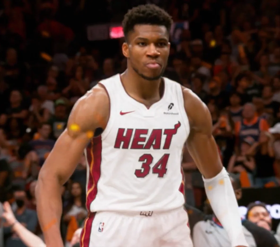 Miami Heat oficializa contratação de Giannis Antetokounmpo