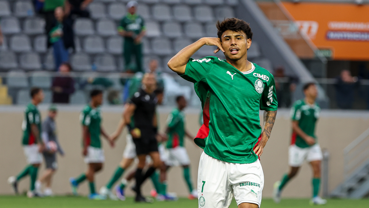 Promessa do Palmeiras celebra fase decisiva e mira título do Brasileiro sub-20: “Queremos muito”