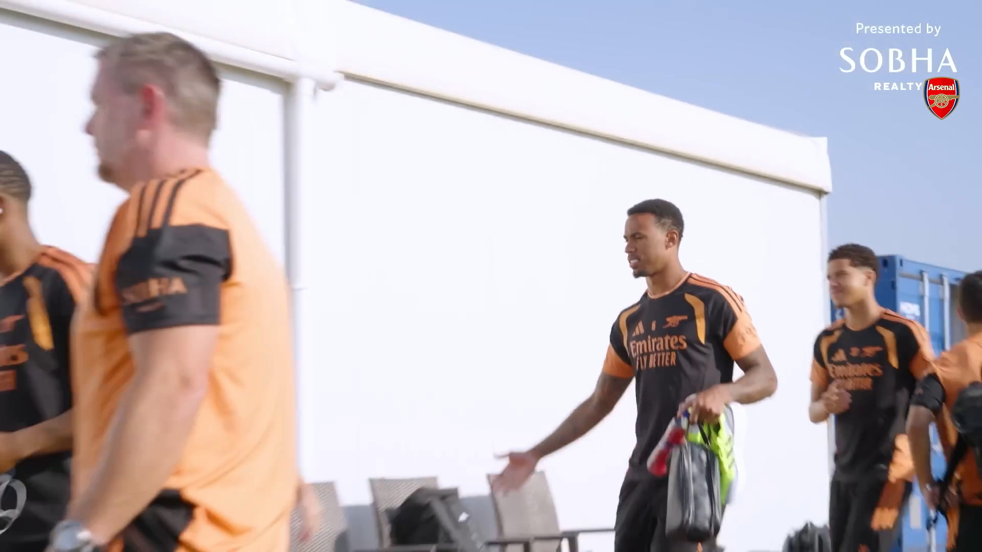 Gabriel e Martinelli se reapresentam ao elenco do Arsenal