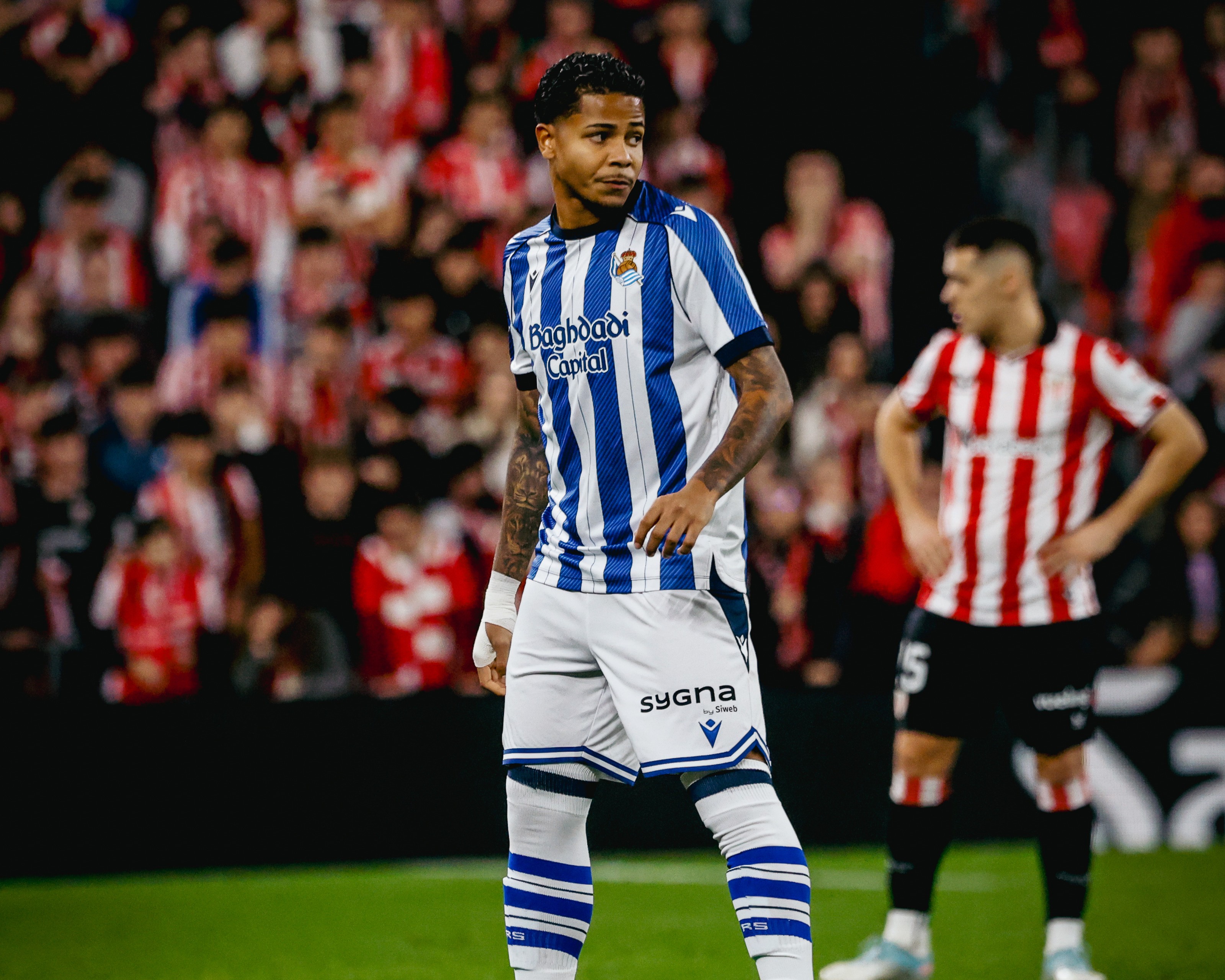 Corinthians otimista, mas precisa superar entrave para fechar com Wesley