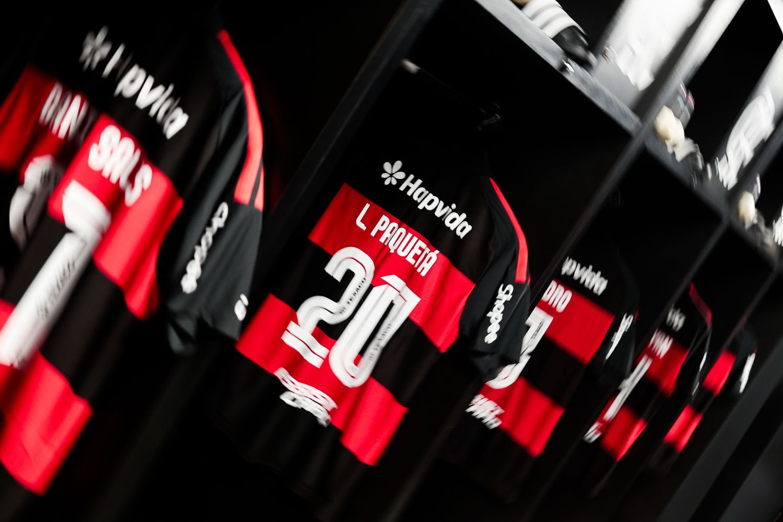 Flamengo acerta retorno de patrocínio ao uniforme após 17 anos