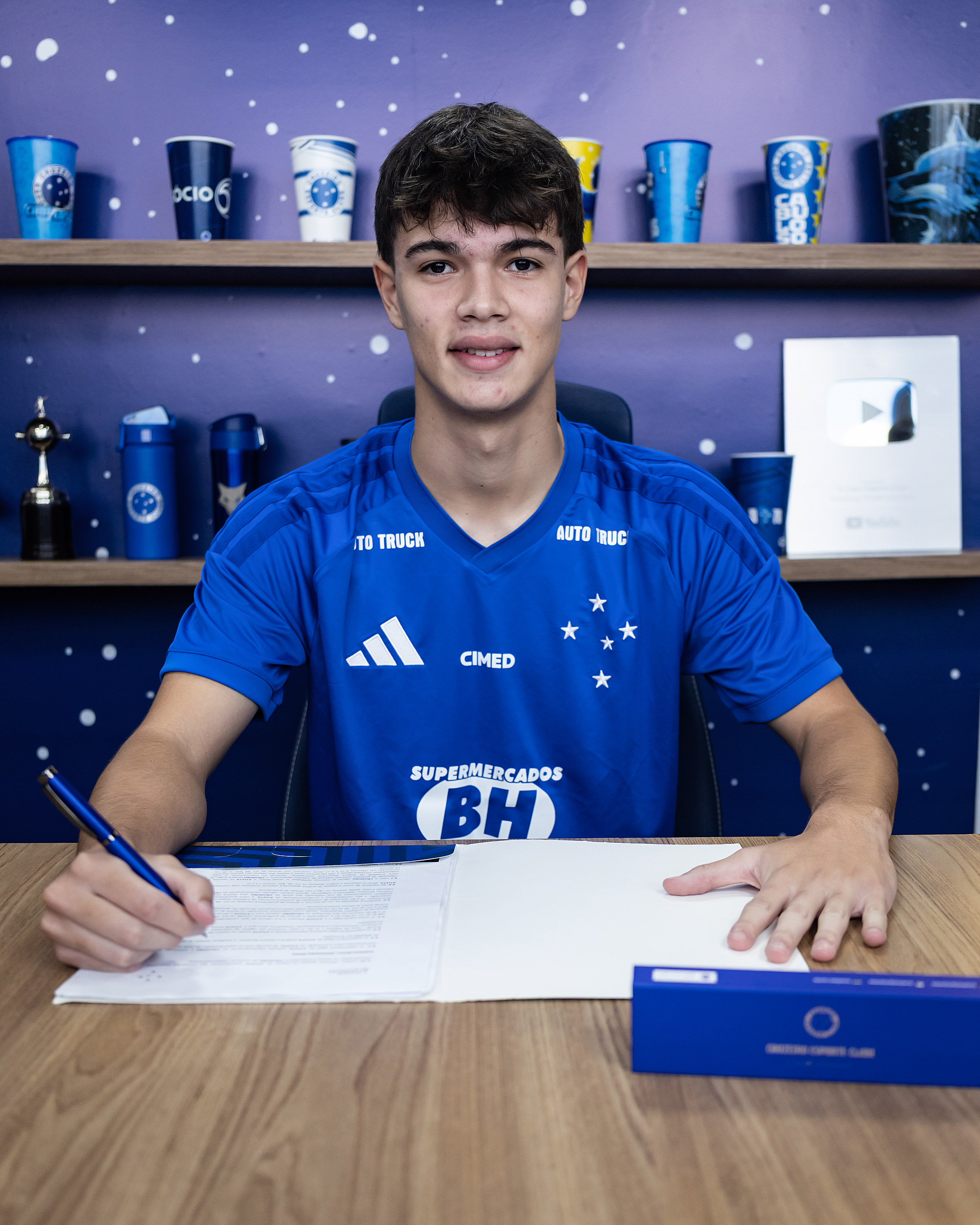 Ex-Palmeiras Felipe Goto assina com o Cruzeiro até 2028