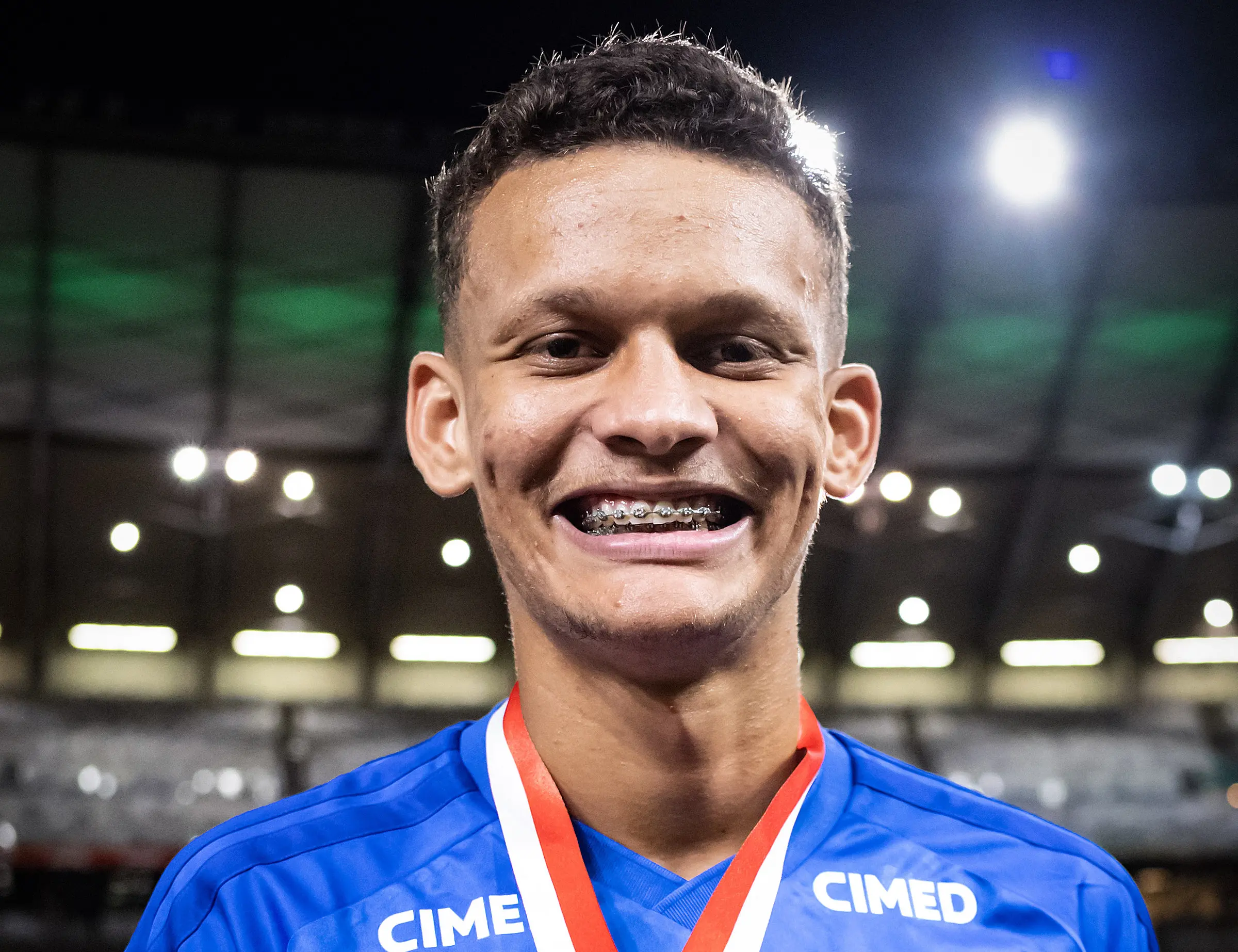 Cruzeiro se despede de zagueiro que vai para o futebol português