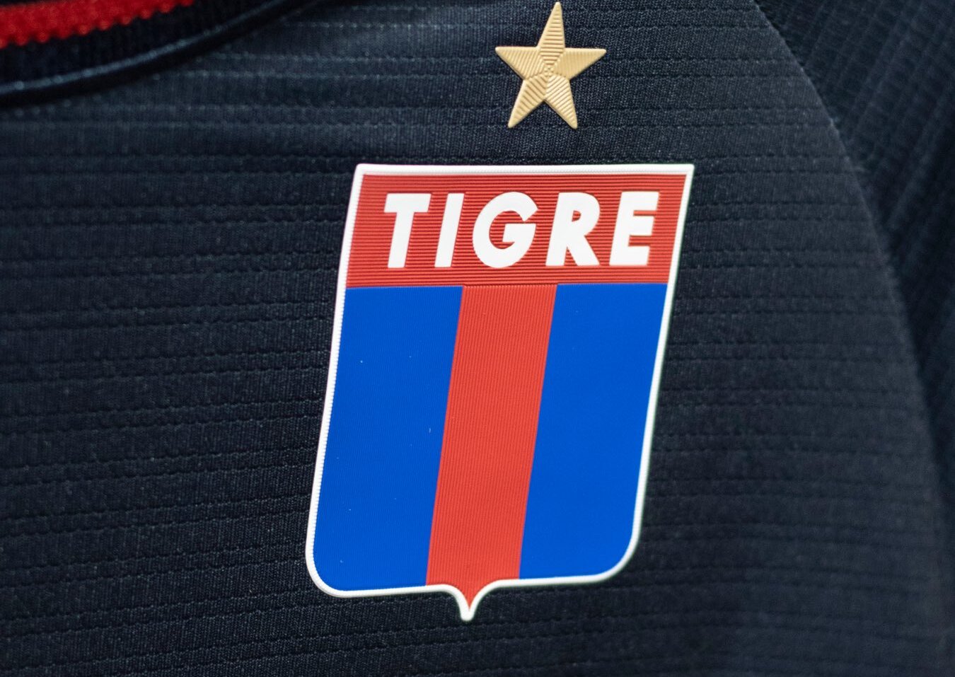 Clube argentino Tigre condena ataque a tiros contra torcedores no Uruguai
