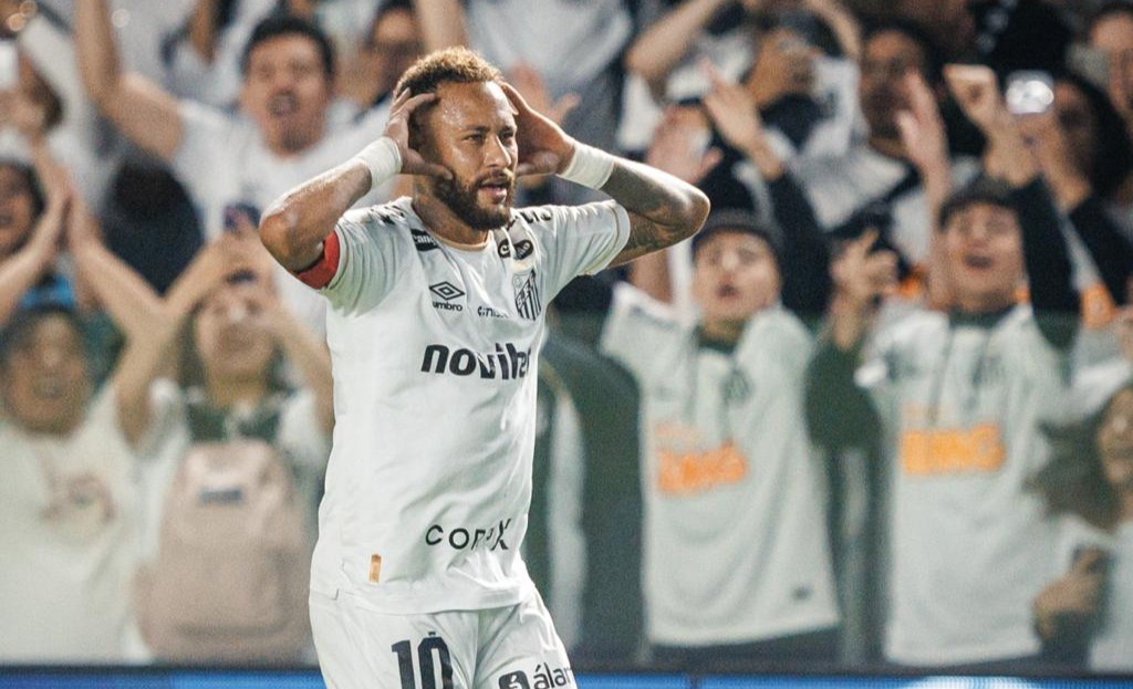 Neymar leva terceiro amarelo e desfalca o Santos contra o Athletico-PR