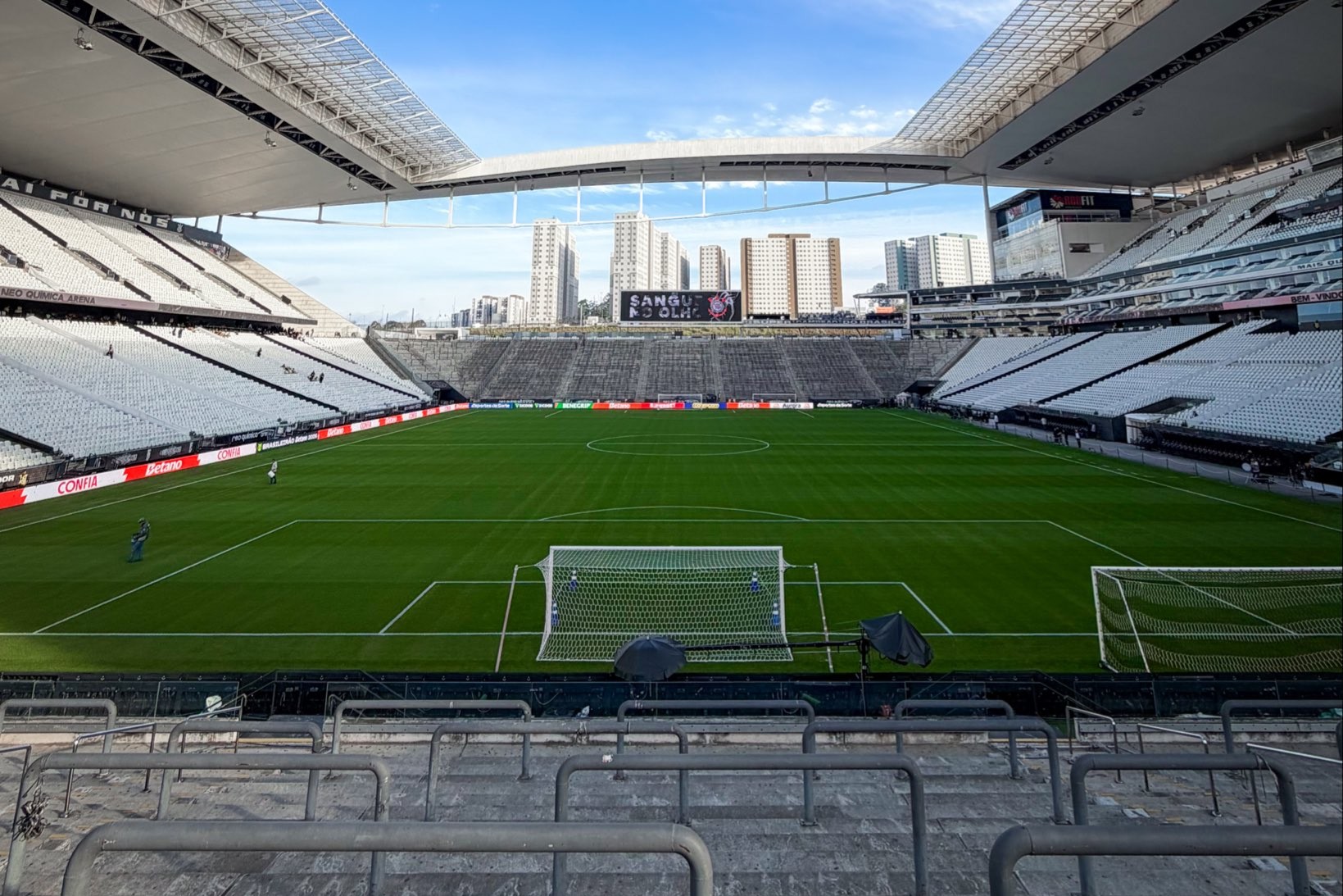 Marcelo Paz reconhece problema no gramado da Arena e promete melhora para próximo jogo do Corinthians