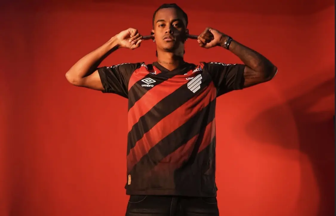 Vargas é regularizado e pode estrear pelo Athletico-PR contra o Vitória na Copa do Brasil